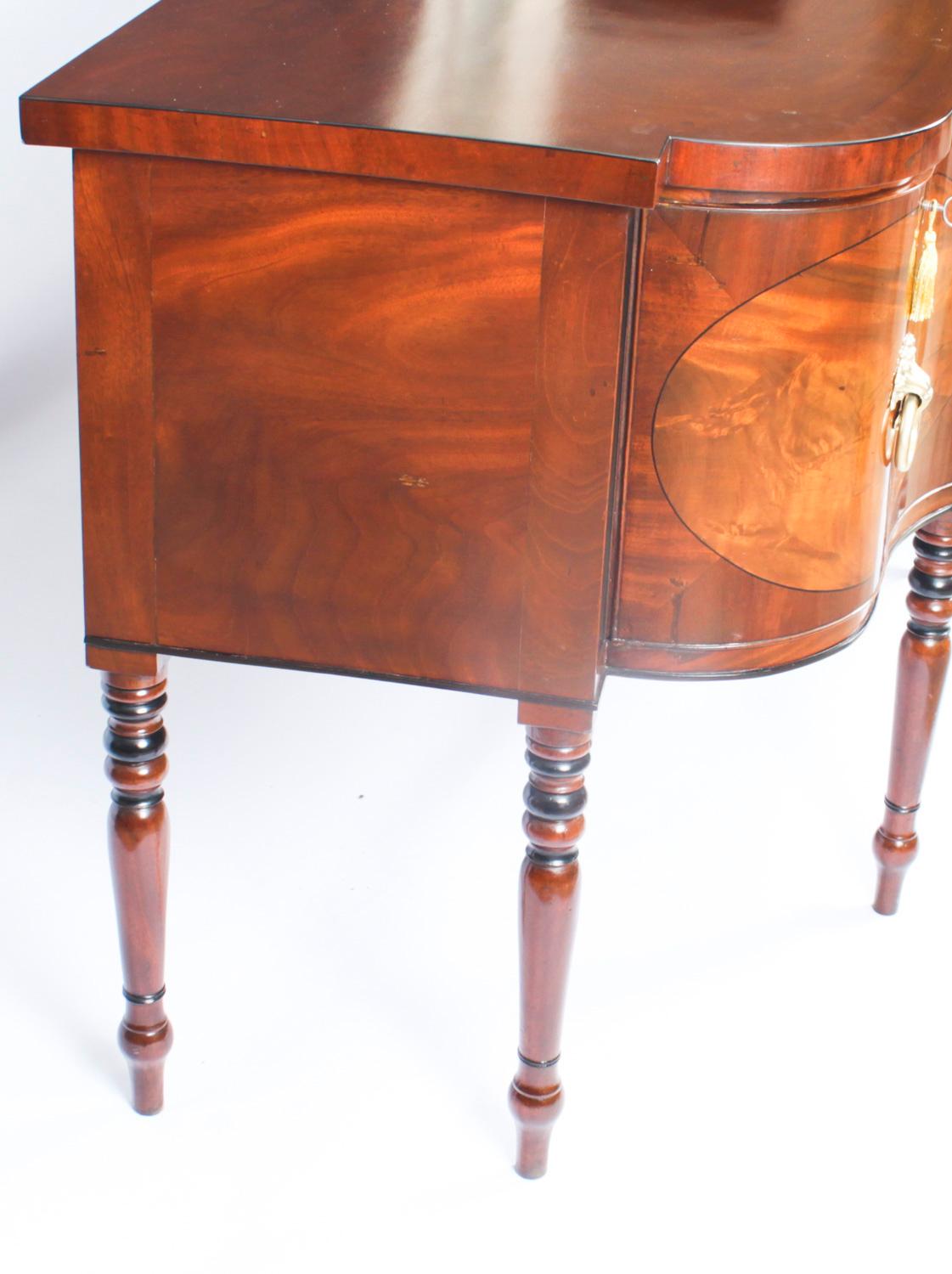 Antica credenza inglese Regency in mogano fiammato del XIX secolo in vendita 13