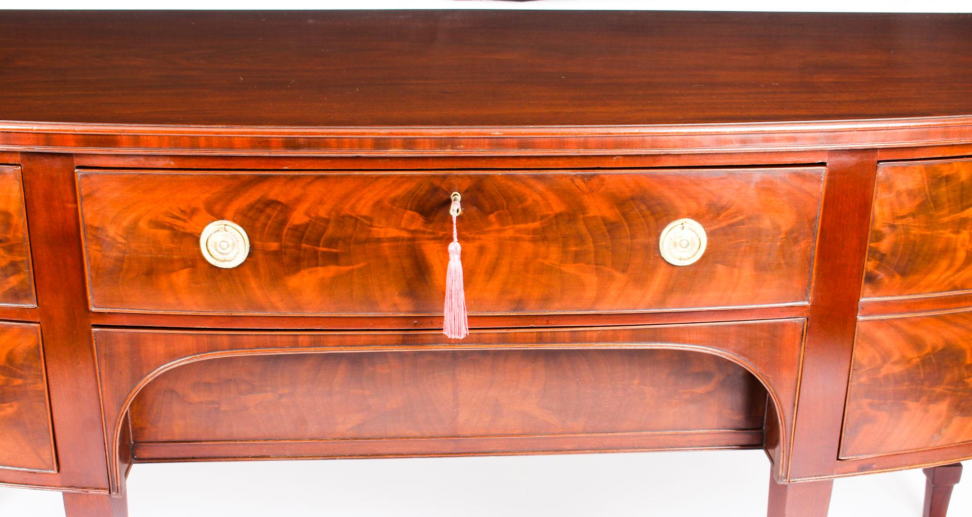 Antique English Regency Flame Mahogany Sideboard, 19th Century In Good Condition In London, GB