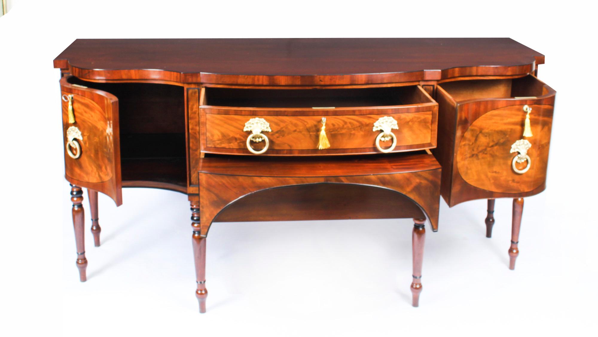 Antique English Regency Flame Mahogany Sideboard 19th Century For Sale 4