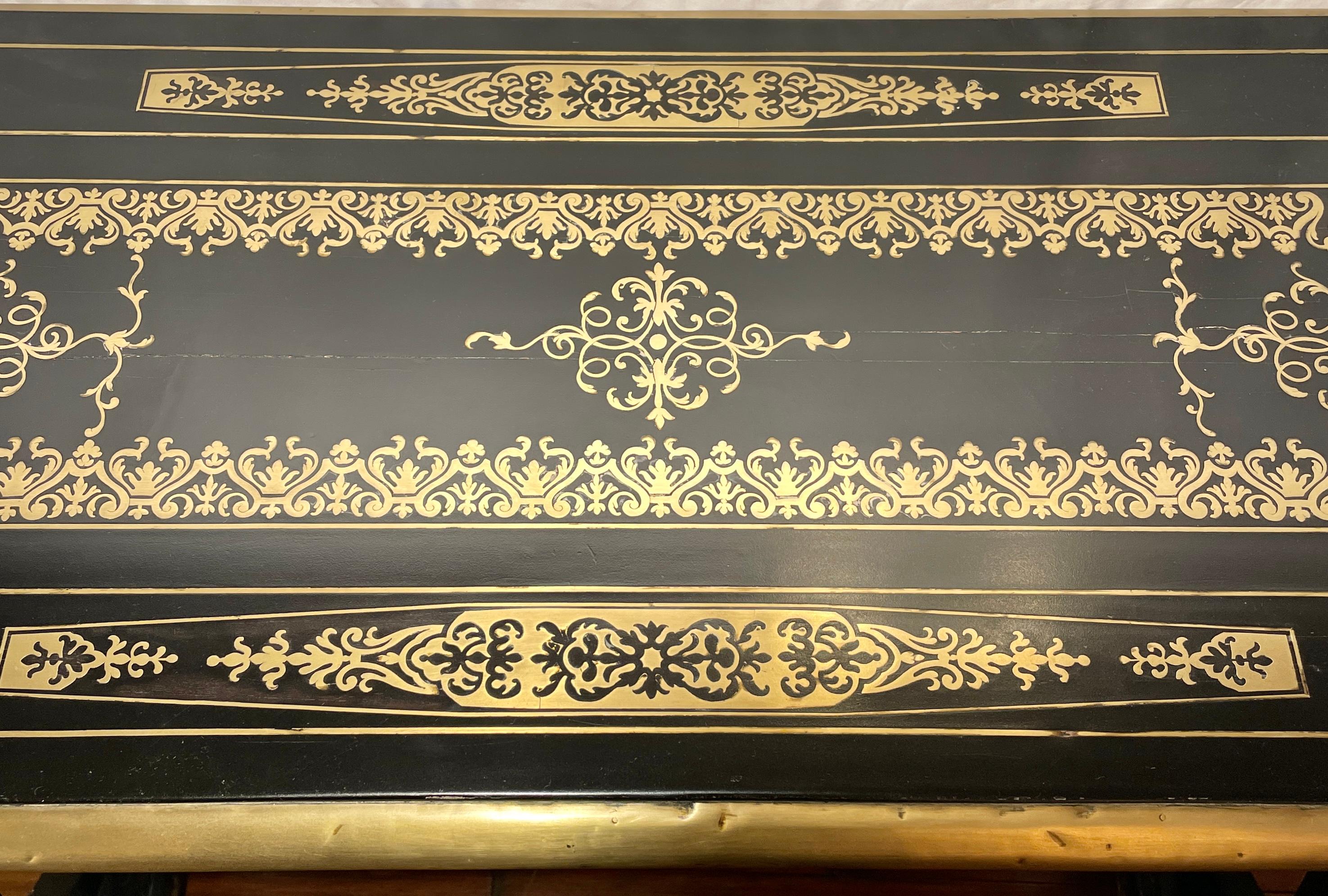 Antiker englischer Regency-Tisch aus ebonisiertem Holz mit Intarsien, um 1890 (Ebonisiert) im Angebot
