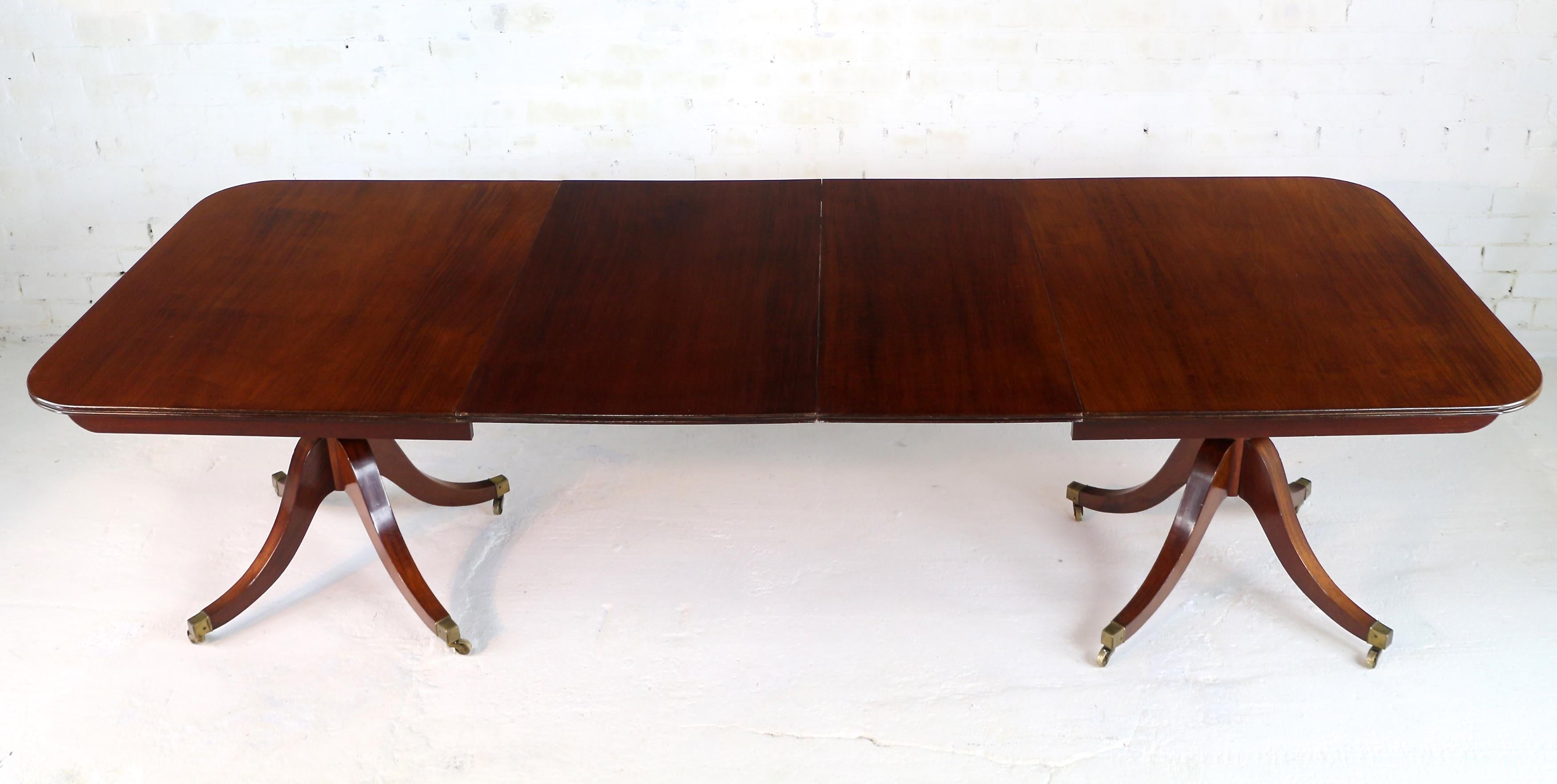 Antique English Regency & Later Solid Mahogany Extending Two Pillar Dining Table In Good Condition In Glasgow, GB