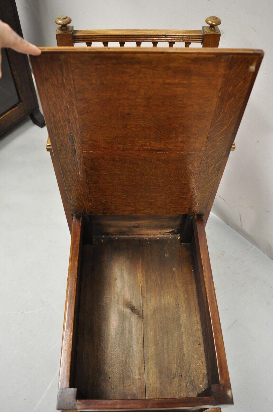 Ancienne table d'appoint anglaise Regency à 3 étages avec dessus en cuir et rangement caché en vente 1