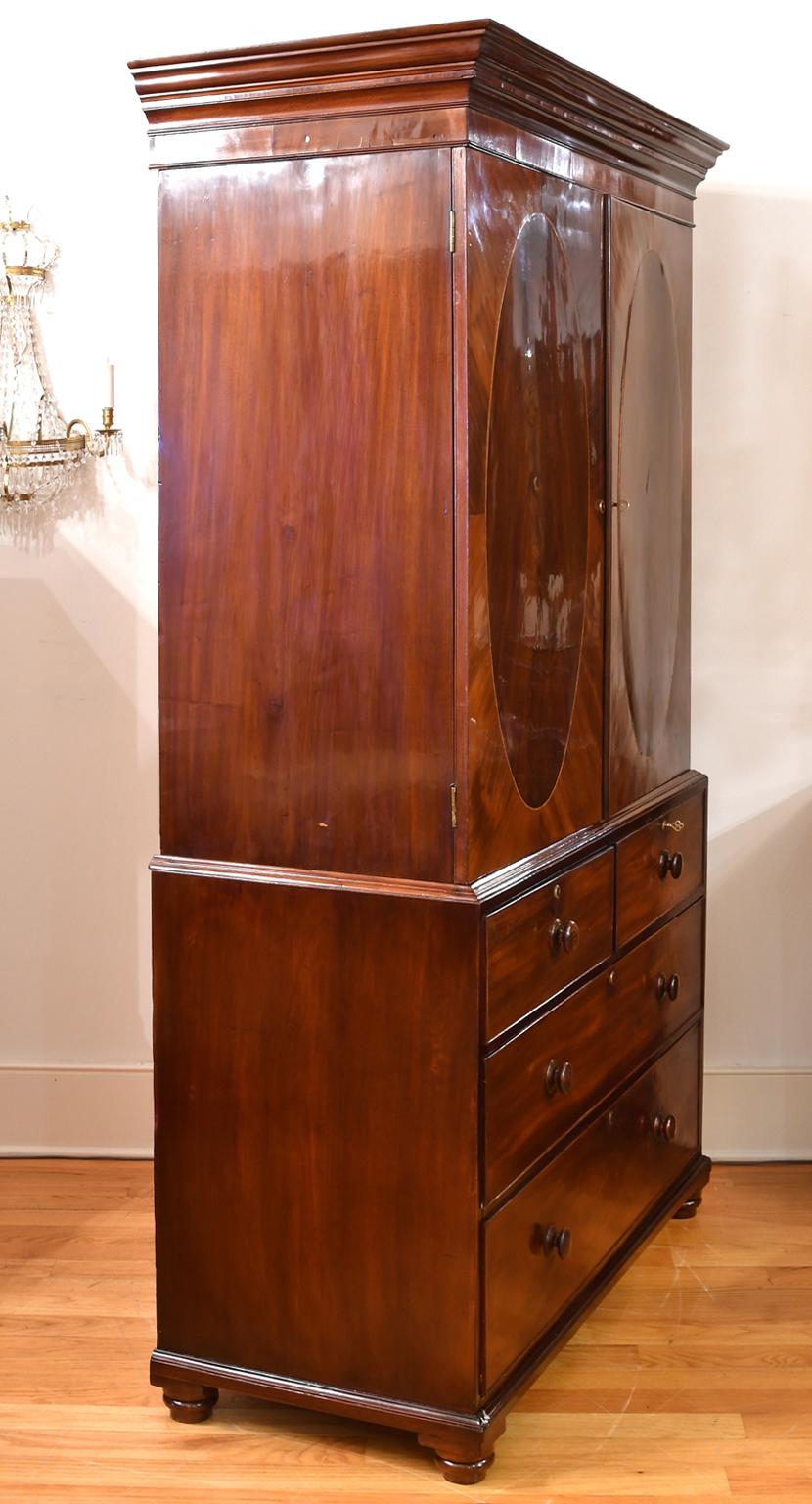 Antique English Regency Linen Press in Mahogany with Interior & Exterior Drawers In Good Condition In Miami, FL