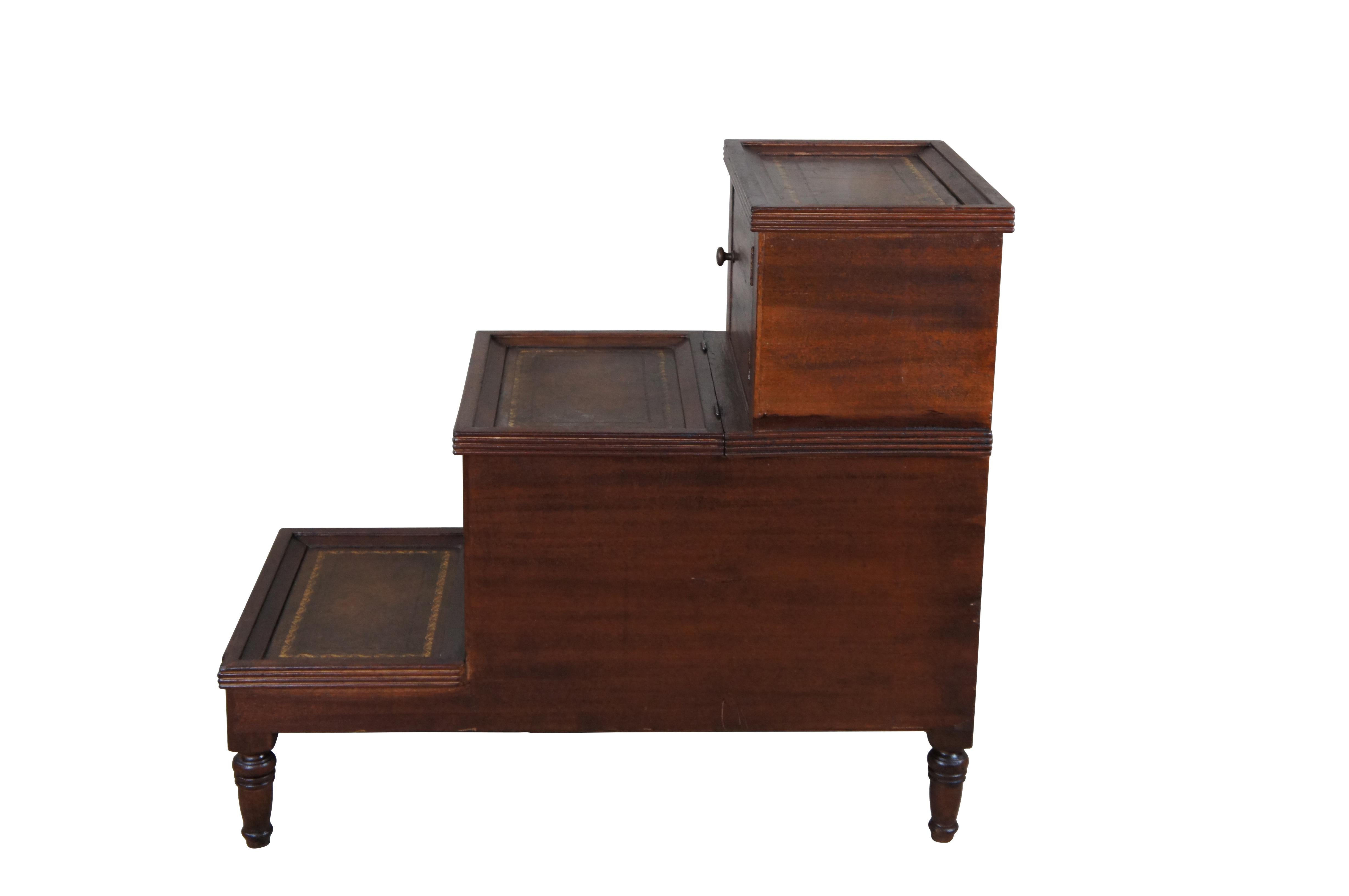 Regency Ancienne Commode de chevet en acajou de style Régence anglaise en vente