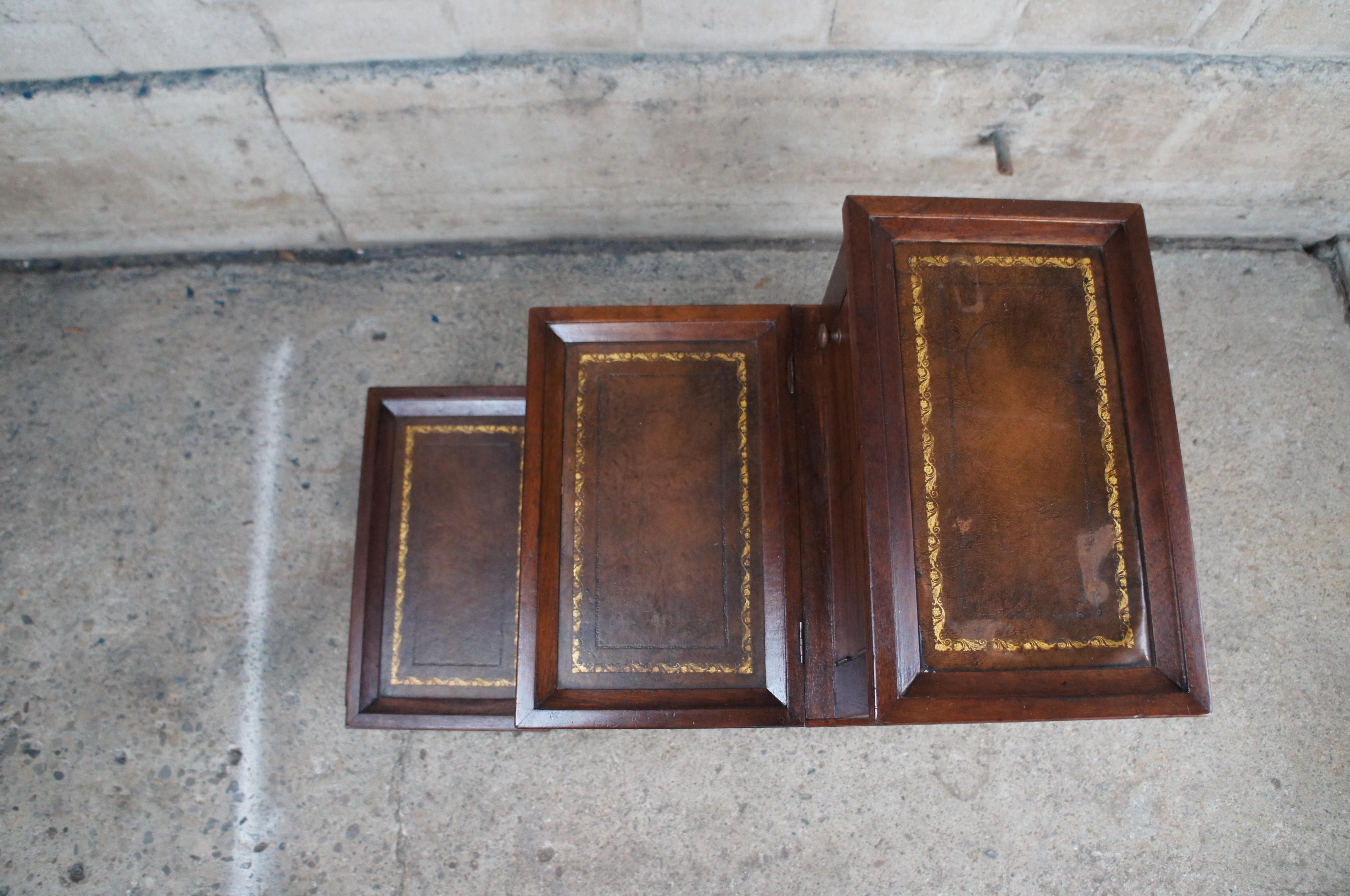 Acajou Ancienne Commode de chevet en acajou de style Régence anglaise en vente