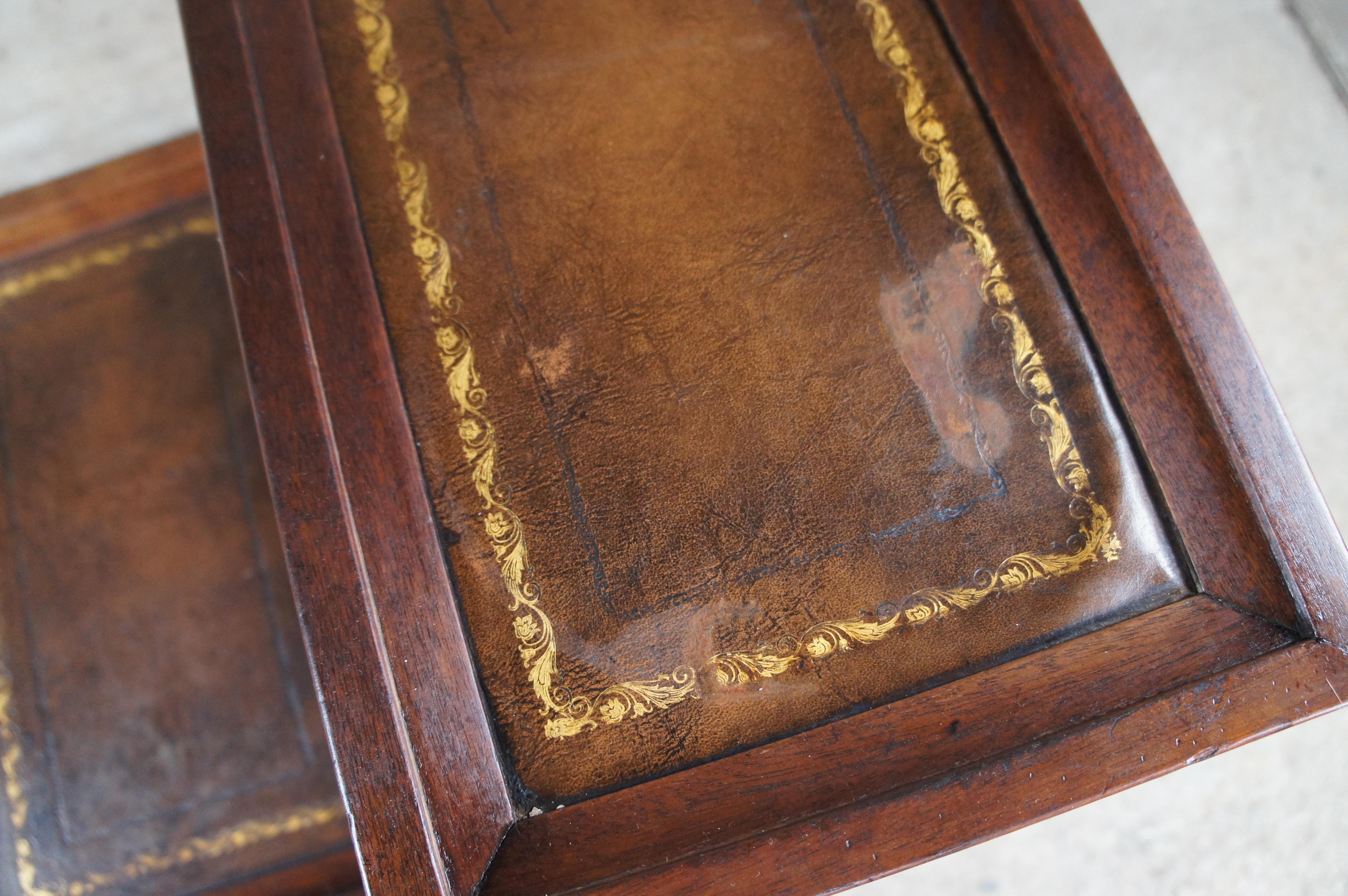 Ancienne Commode de chevet en acajou de style Régence anglaise en vente 1