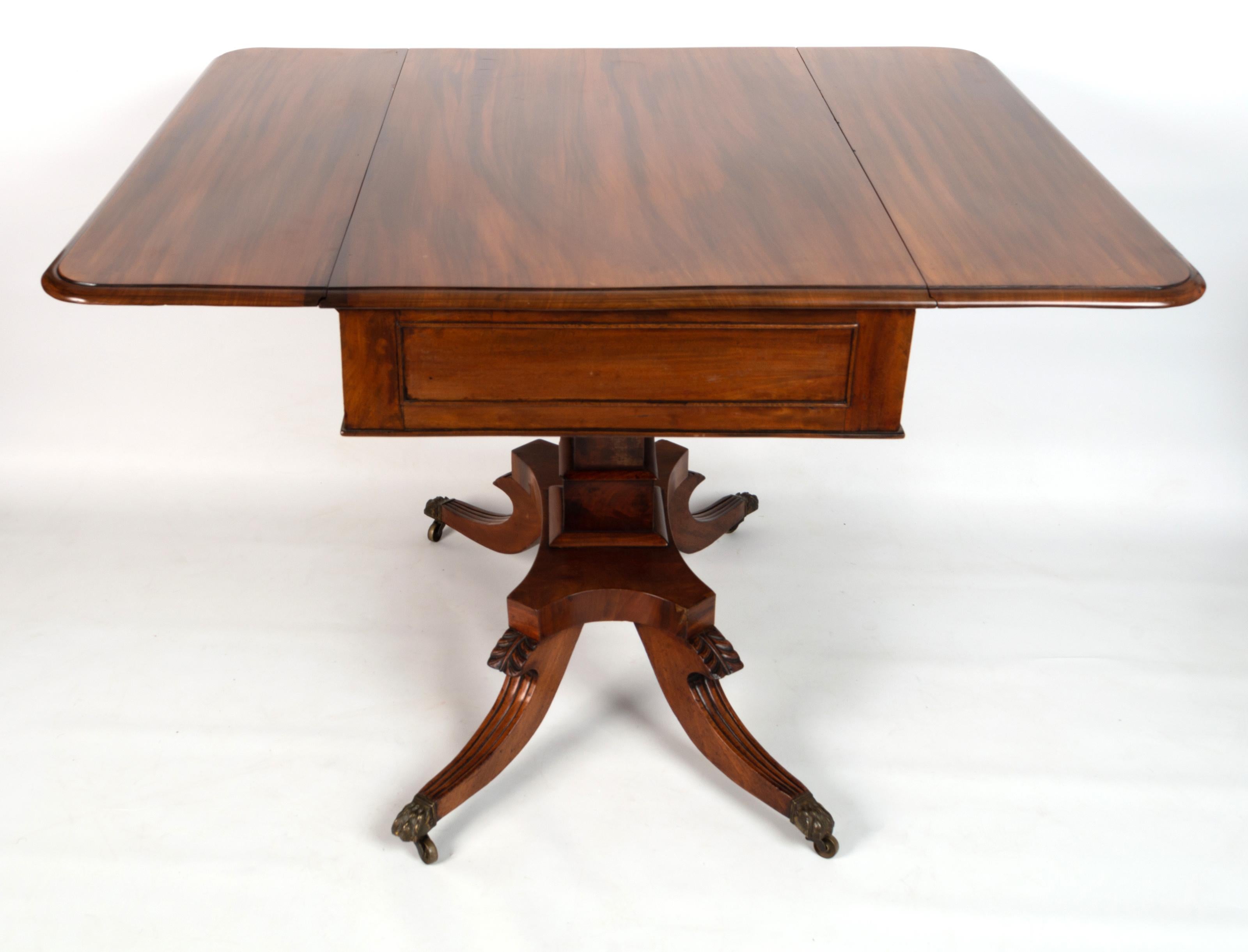 Ancienne table de petit déjeuner Pembroke de style English Regency en acajou à feuilles tombantes, vers 1820 en vente 5