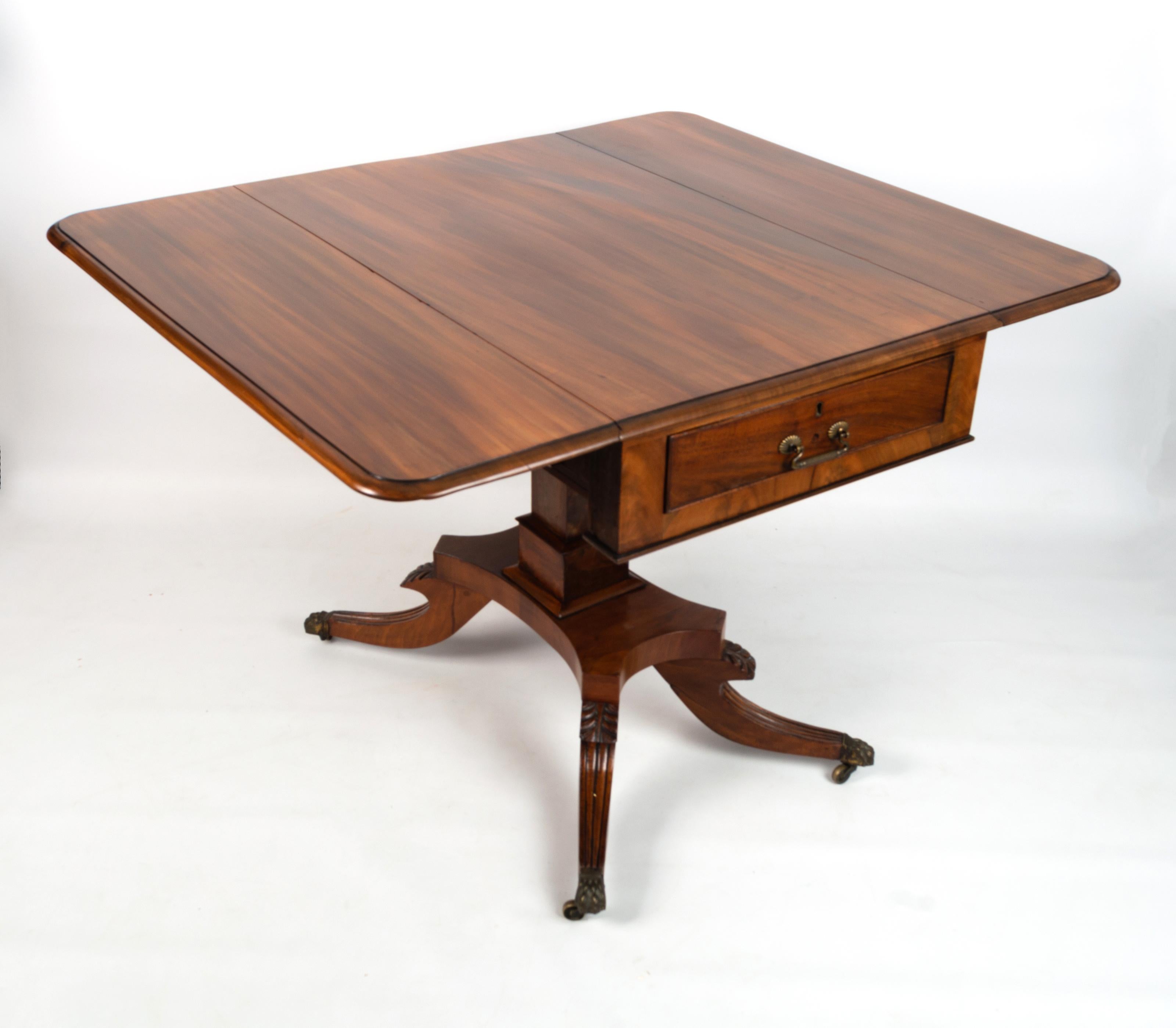 Ancienne table de petit déjeuner Pembroke de style English Regency en acajou à feuilles tombantes, vers 1820 en vente 1
