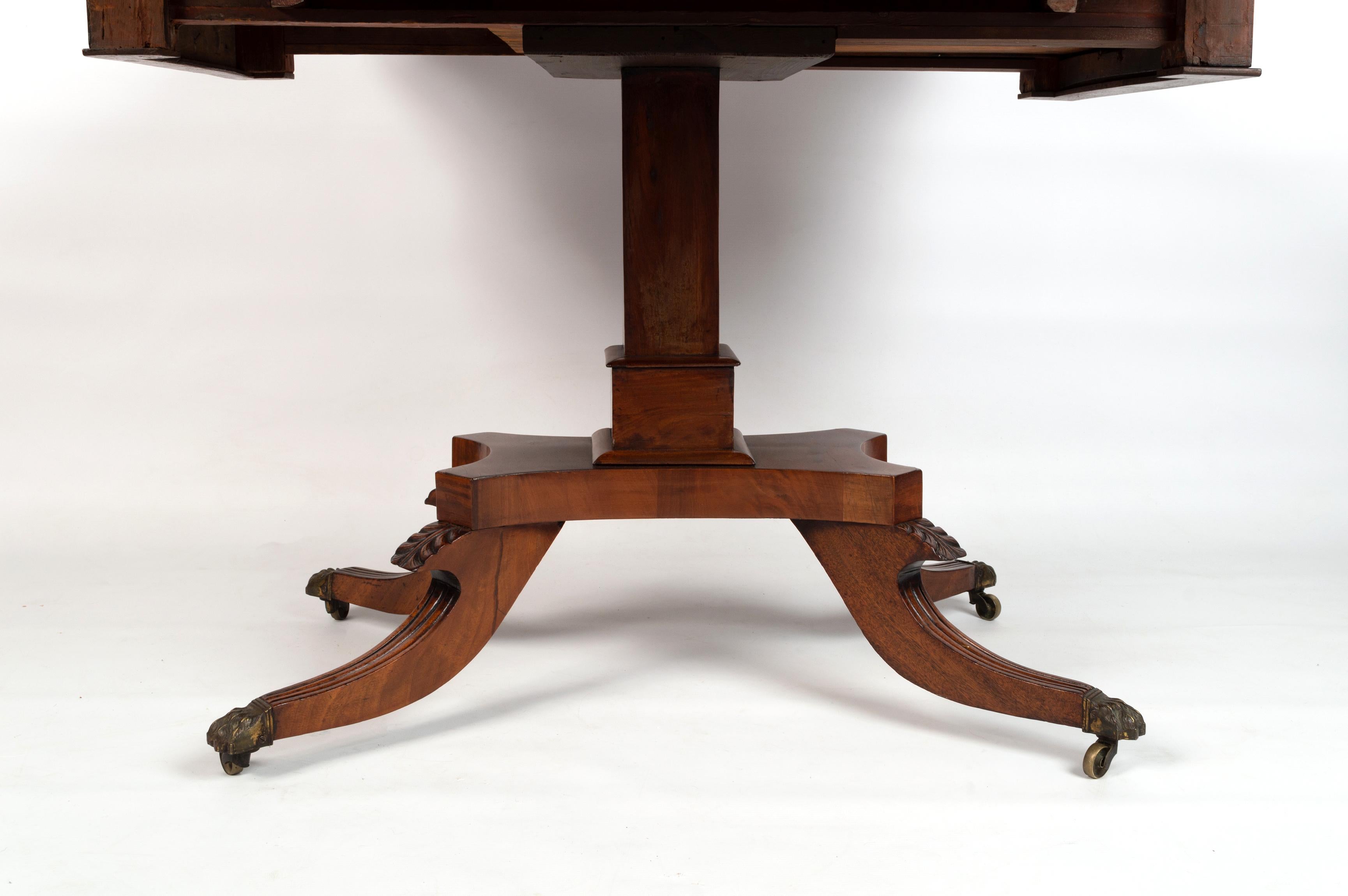 Ancienne table de petit déjeuner Pembroke de style English Regency en acajou à feuilles tombantes, vers 1820 en vente 3
