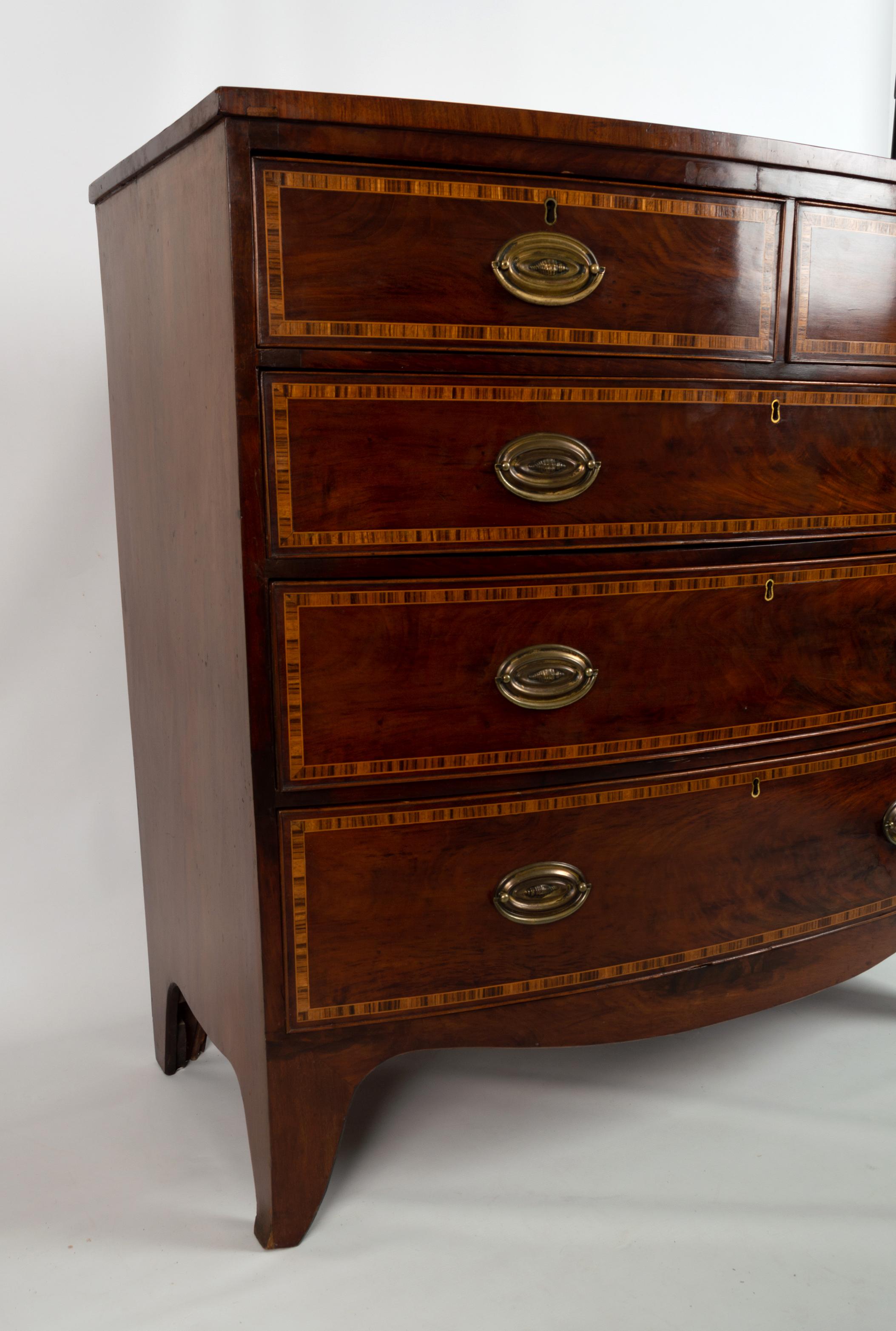 Antique English Regency Mahogany Inlaid Bow Front Chest Of Drawers C.1815 For Sale 2