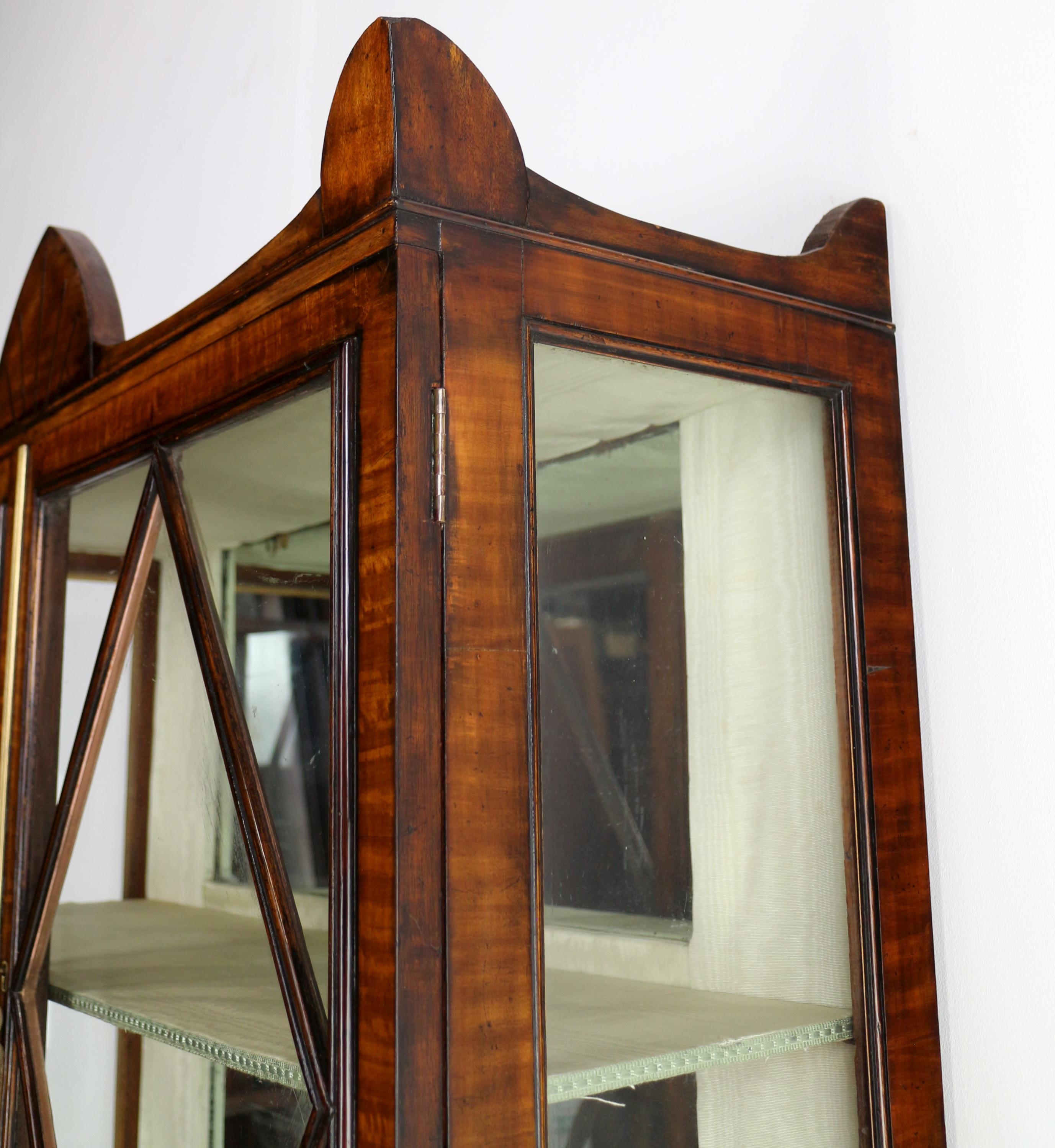 Antiker englischer Regency-Mahagoni- Tambour-Schreibtisch-Schreibtisch-Schrank für Damen im Regency-Stil im Angebot 5