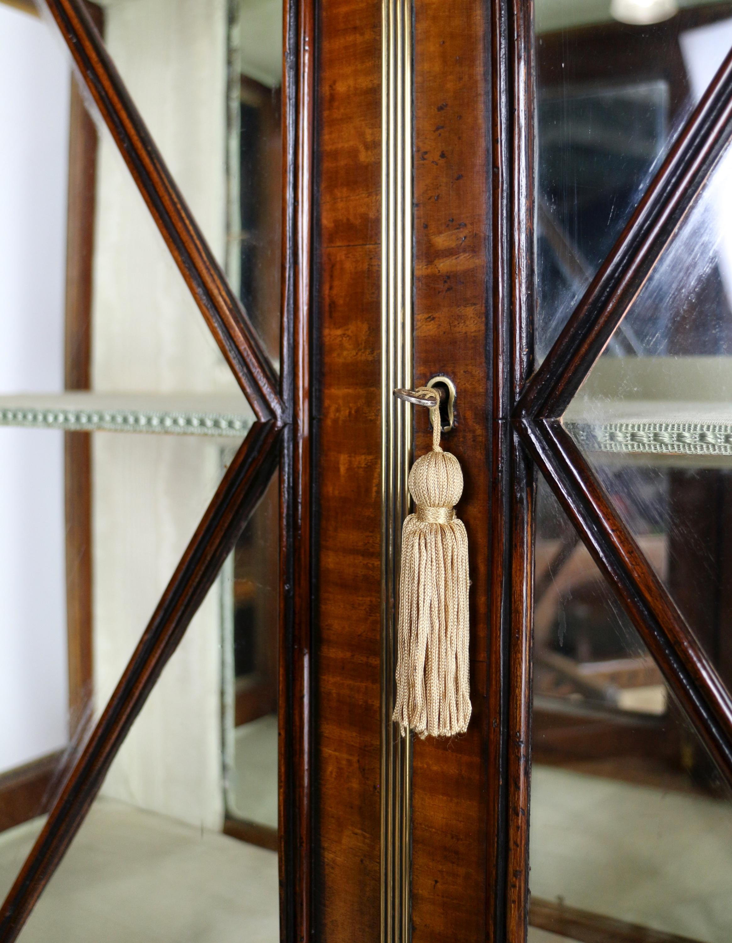 Antiker englischer Regency-Mahagoni- Tambour-Schreibtisch-Schreibtisch-Schrank für Damen im Regency-Stil im Angebot 7