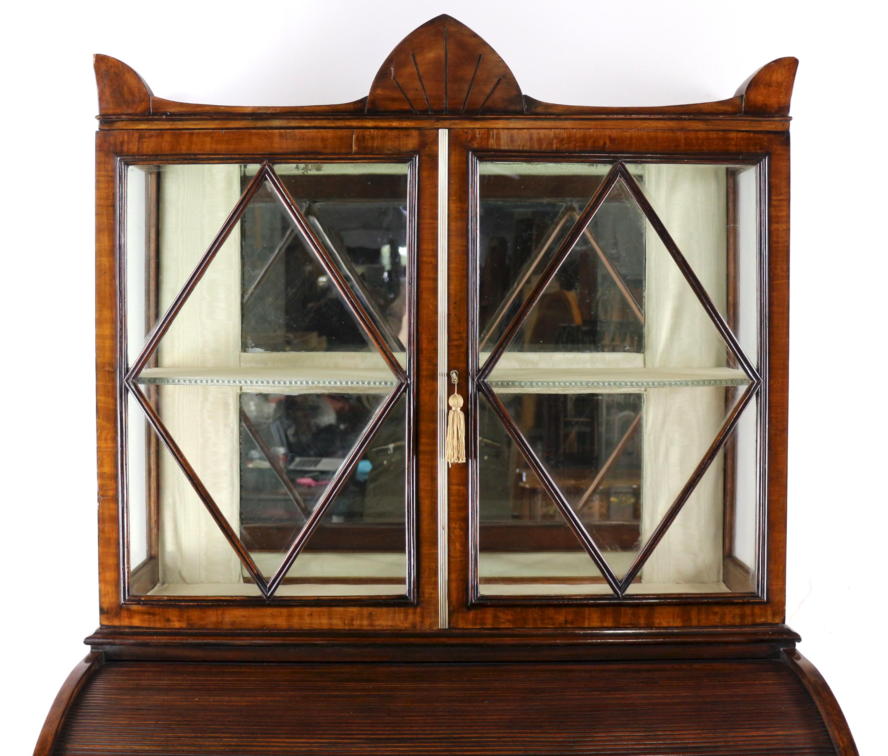 Antiker englischer Regency-Mahagoni- Tambour-Schreibtisch-Schreibtisch-Schrank für Damen im Regency-Stil im Angebot 2