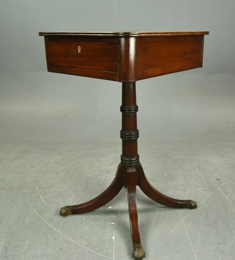 Antique English Regency mahogany lamp table For Sale at 1stDibs