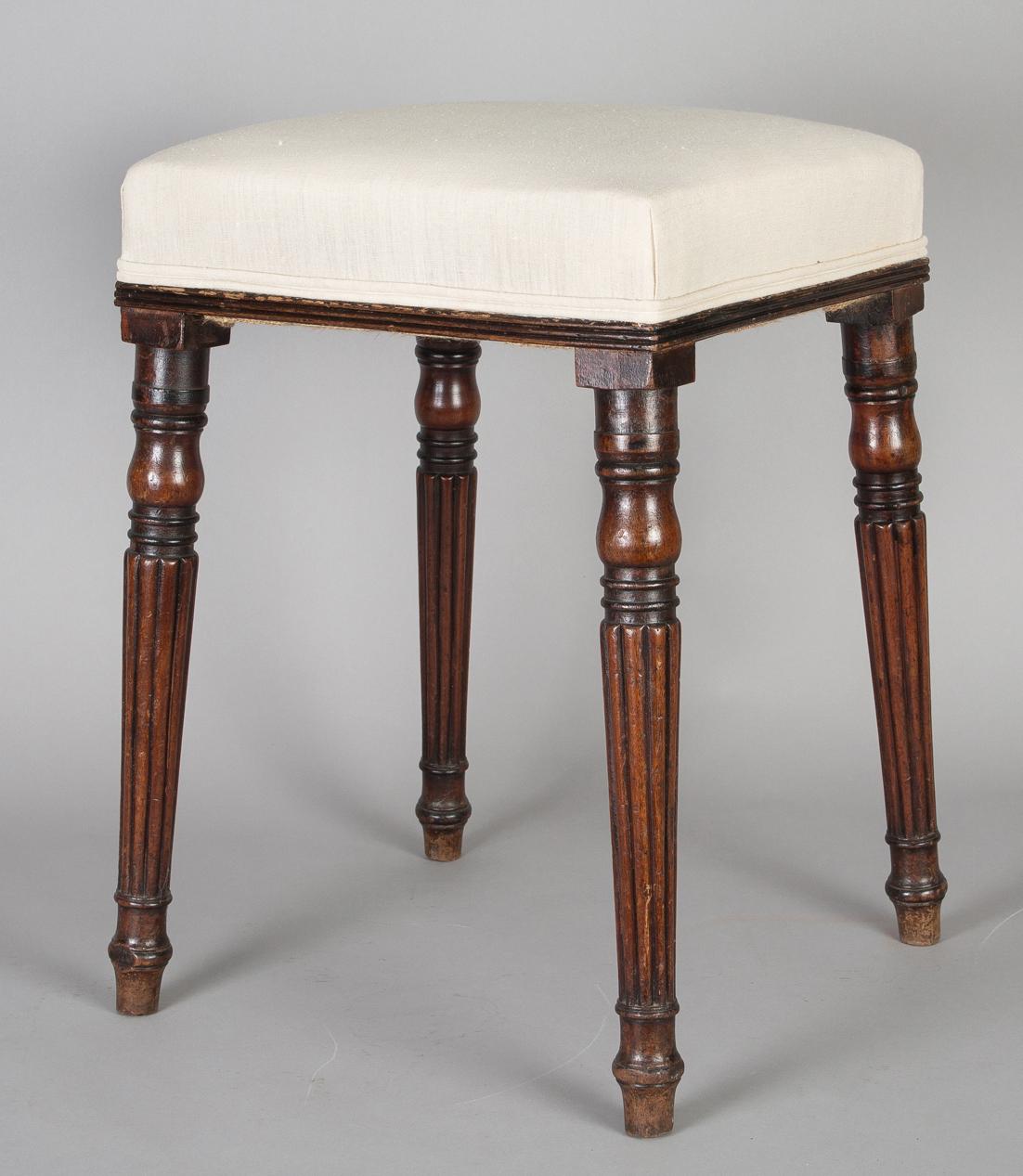 Antique English Regency Mahogany Stool In Good Condition For Sale In Sheffield, MA