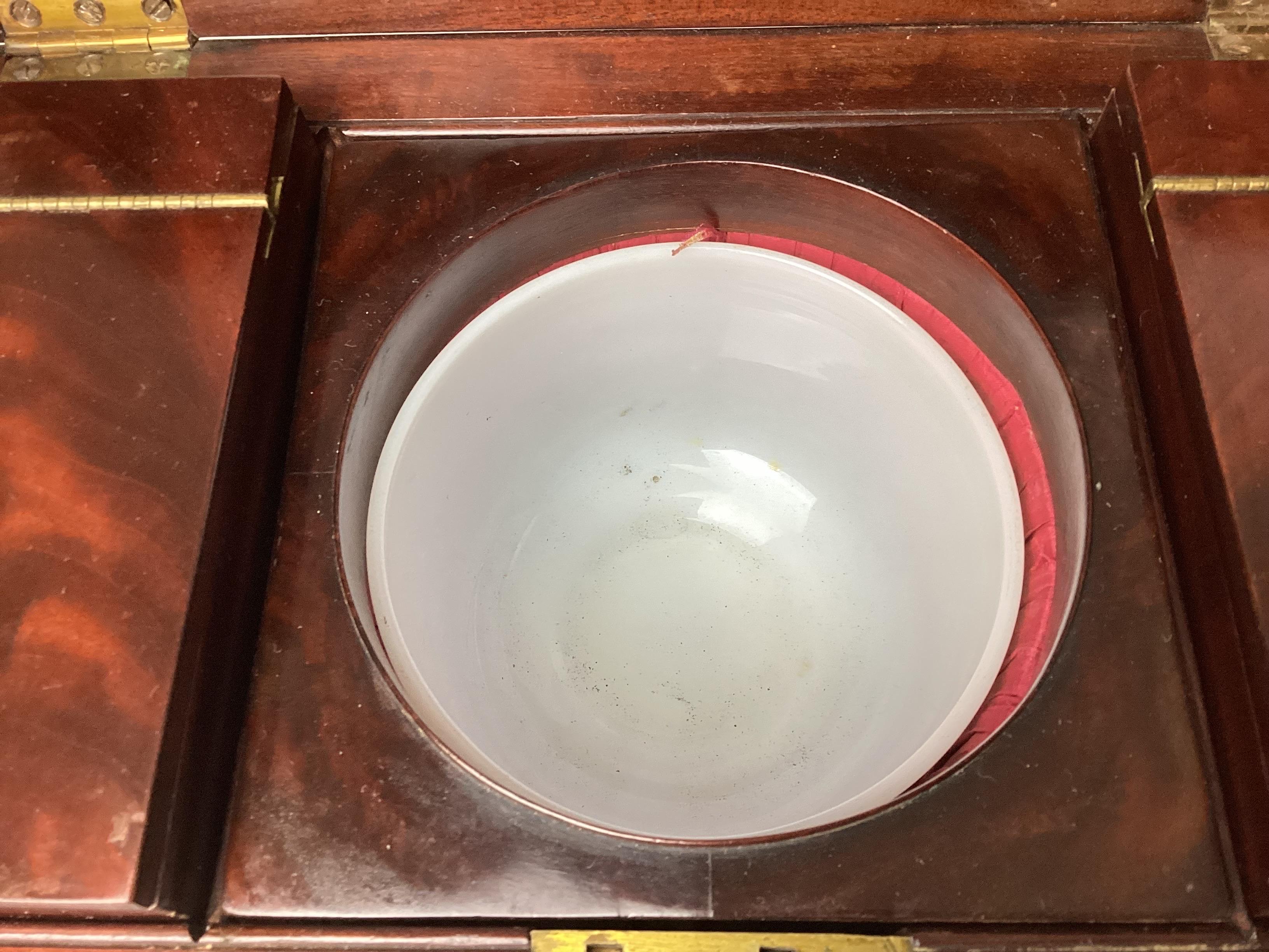 Antike englische Regency-Teedose aus Mahagoni im Angebot 2