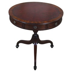 Ancienne table à tambour pivotante de style Régence anglaise en acajou, en cuir ouvragé