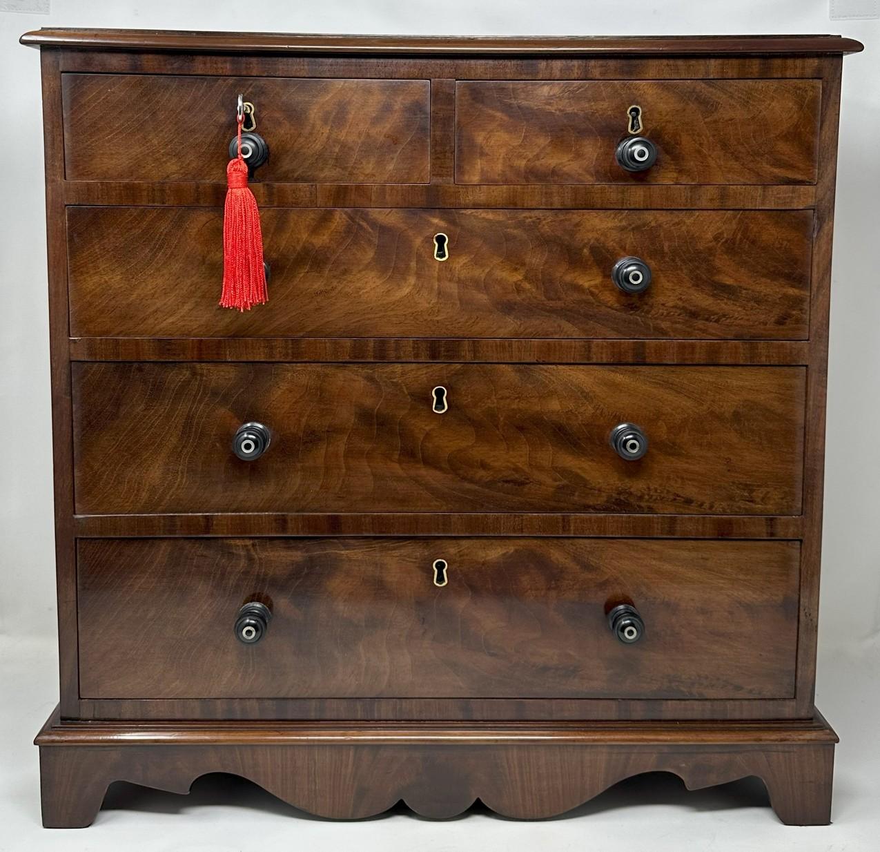 Beautiful English Regency Miniature two over three graduated drawer flame mahogany Chest of Drawers of outstanding quality and workmanship and compact proportions. Circa 1800-20. 

This exquisite and rare sized chest with oak lined drawers, complete