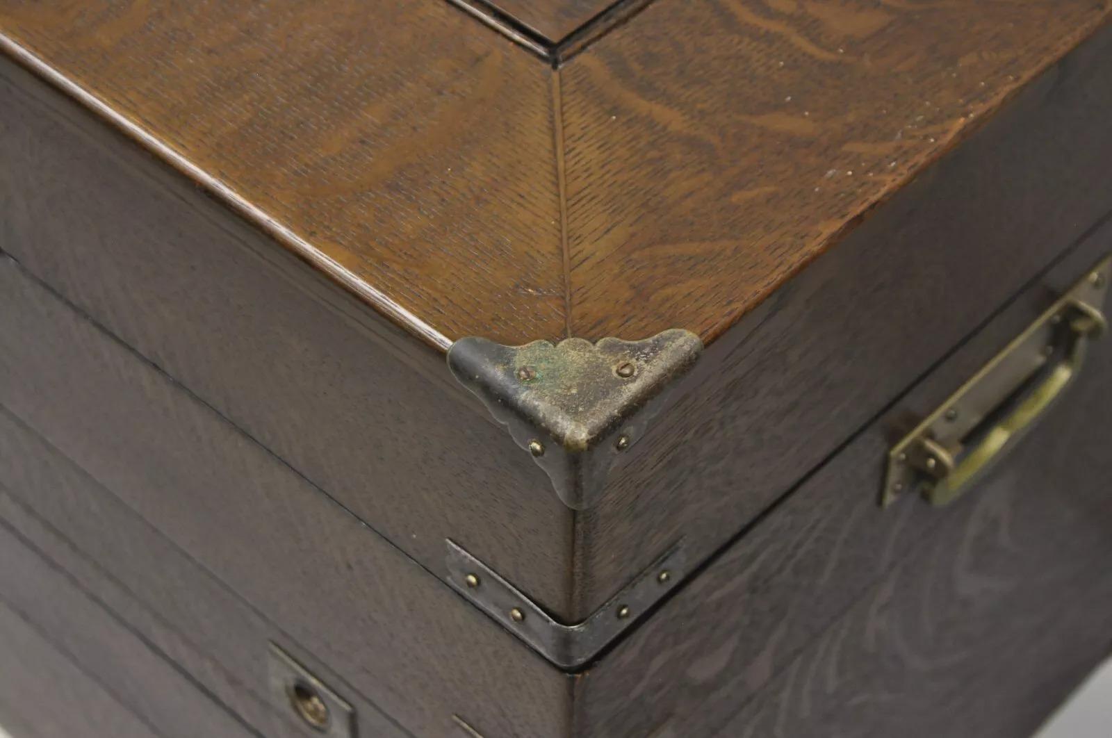 Antike englische Regency-Kommode aus Eichenholz und Holz im Campaign-Stil im Angebot 7