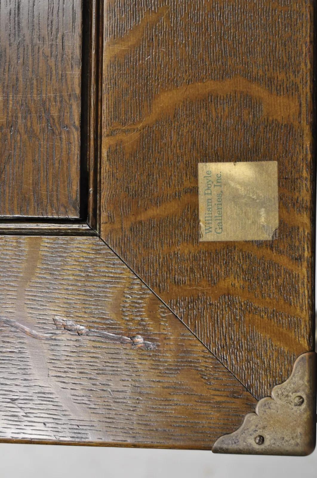 Antike englische Regency-Kommode aus Eichenholz und Holz im Campaign-Stil (Metall) im Angebot