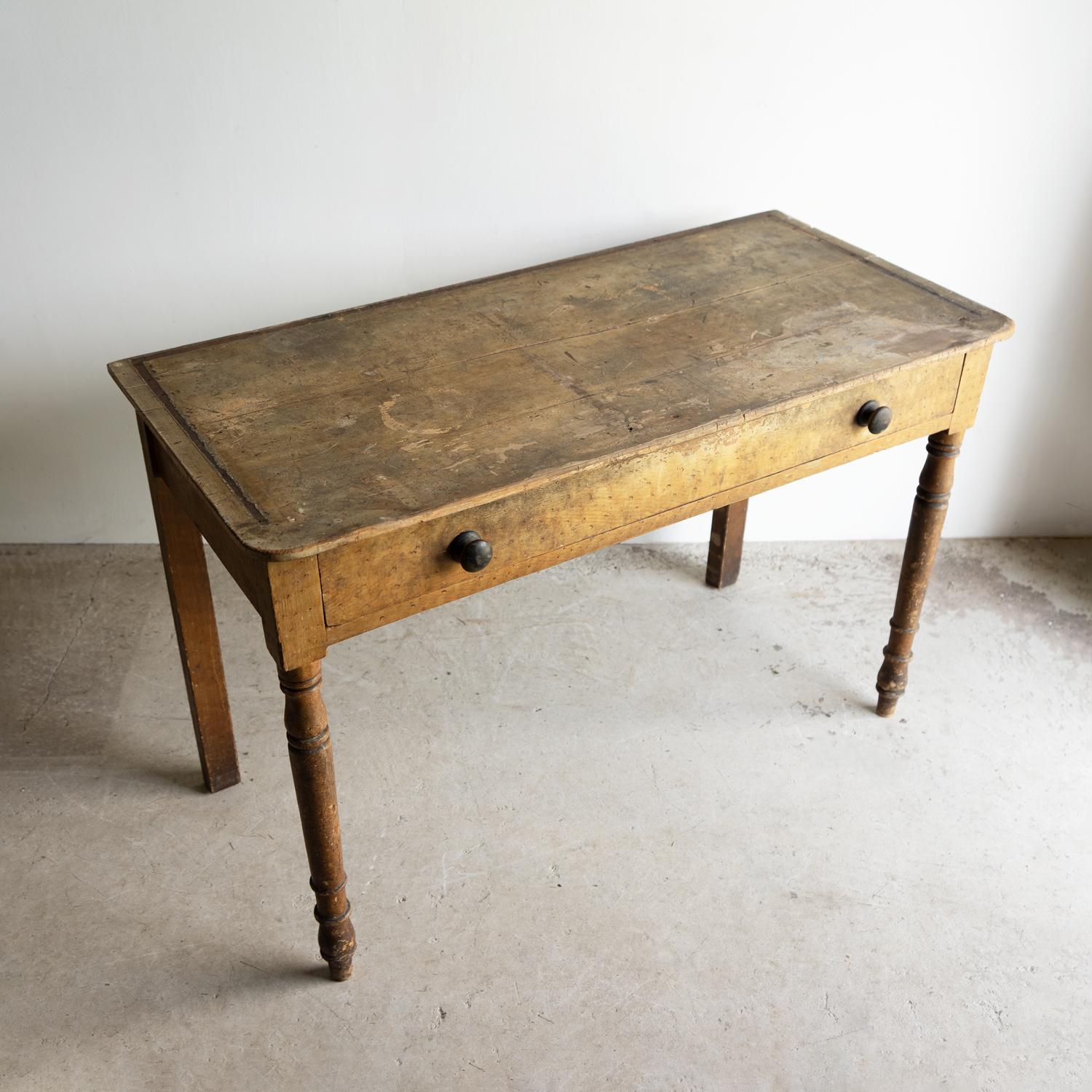 ANTIQUE SIDE TABLE

Constructed of pine with turned front legs and square back legs with a frieze drawer with its original turned wooden handles.

In its original paint of a yellow ochre ground with hand-painted faux grain paintwork emulating