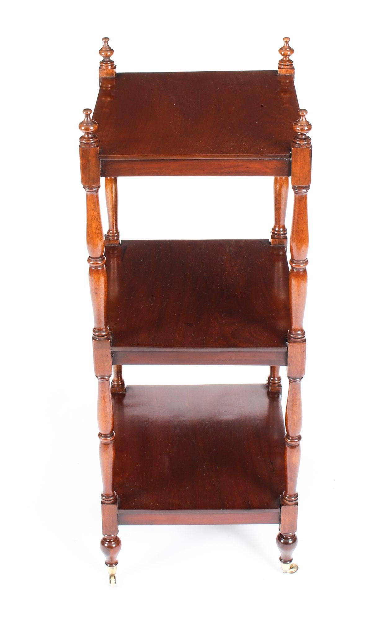 This is a beautiful English Regency Period flame mahogany 