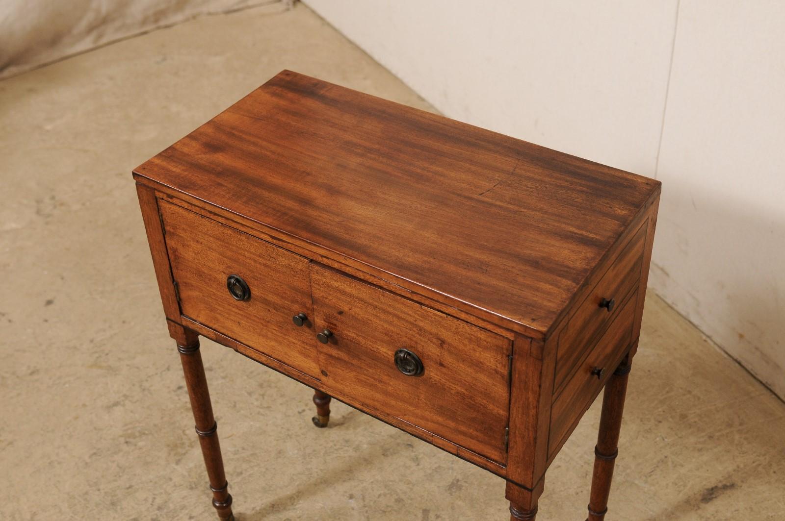 Antique English Regency Raise Side Chest/End Table W/Storage Within In Good Condition In Atlanta, GA