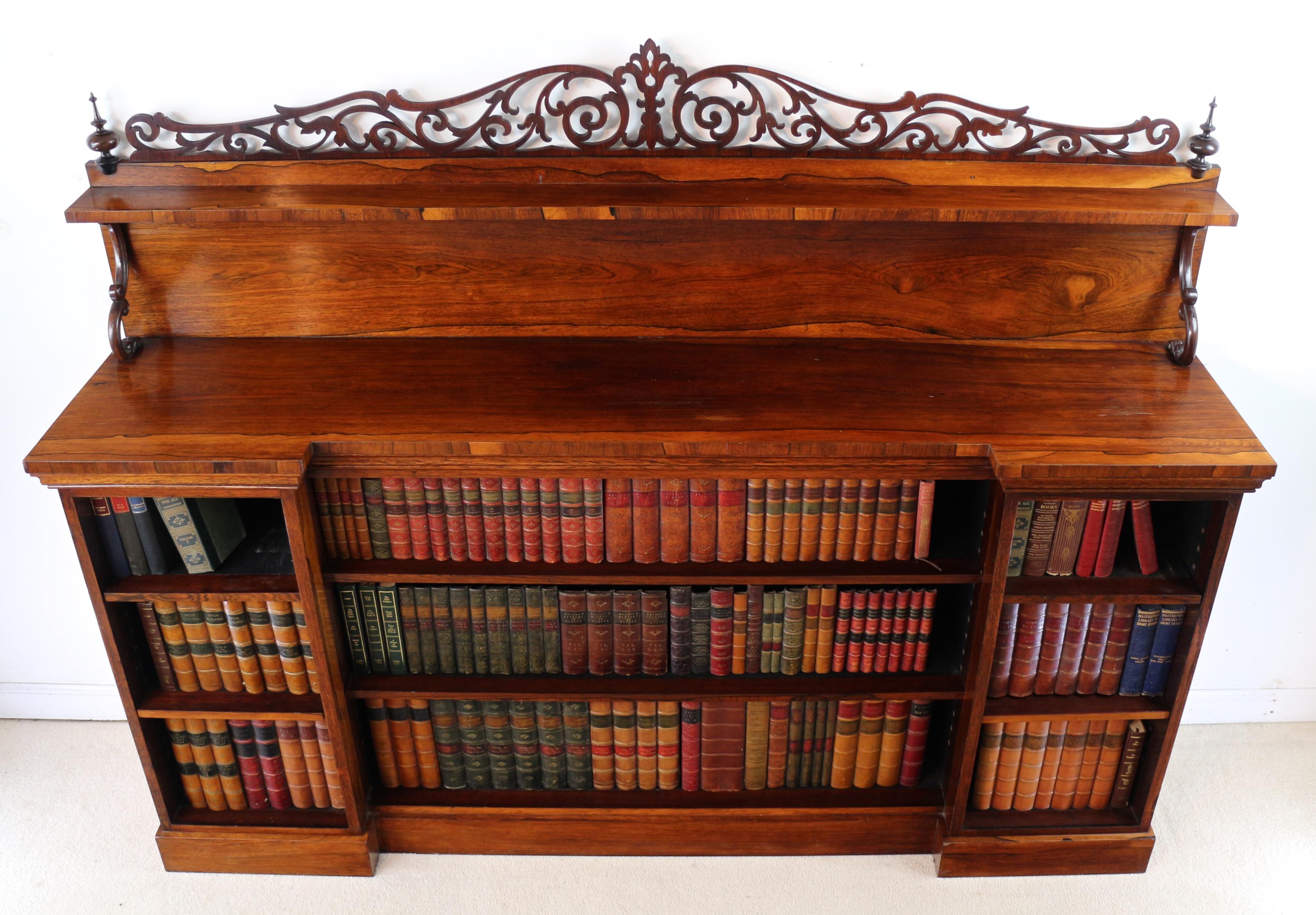 Antique English Regency Indian Rosewood Inverted Breakfront Bookcase In Good Condition For Sale In Glasgow, GB