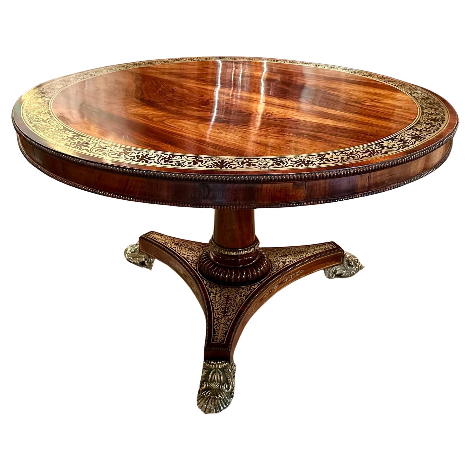 Ancienne table centrale de style Régence anglaise en bois de rose avec incrustation de laiton, vers 1830 en vente