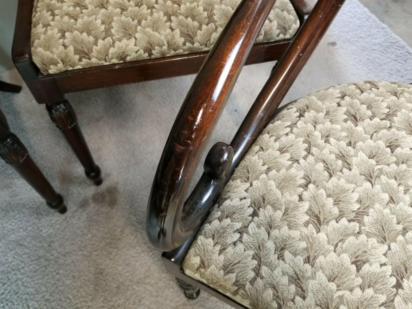 Antiche sedie da pranzo inglesi Regency in mogano massiccio con bracci a volute, set di 5 in vendita 6