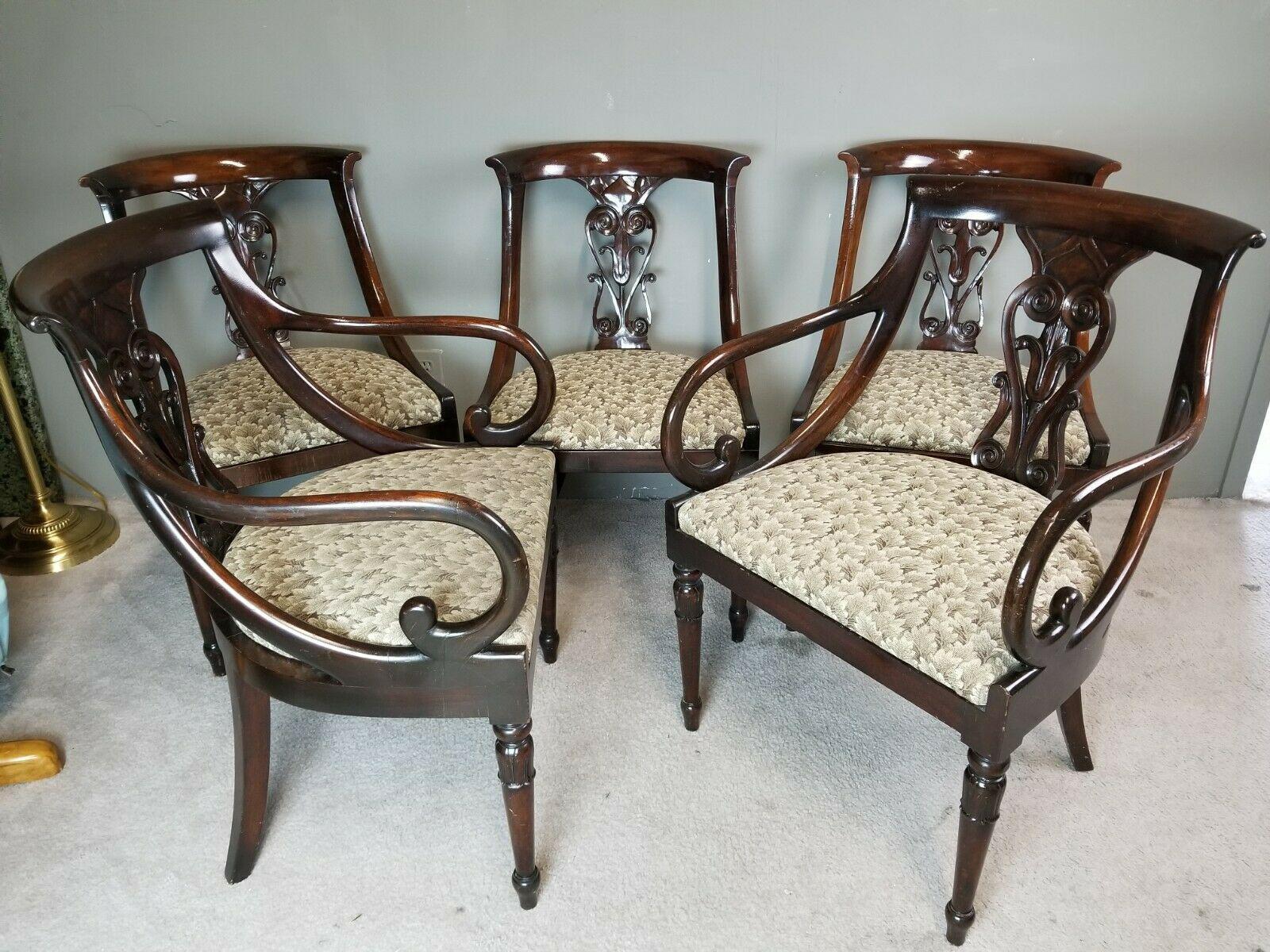 Antiche sedie da pranzo inglesi Regency in mogano massiccio con bracci a volute, set di 5 in vendita 8