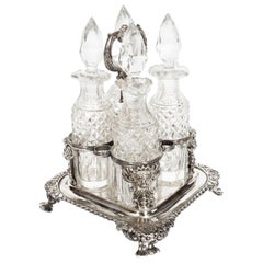 Cruet à quatre bouteilles en argent sterling de style Régence anglais Paul Storr 1820:: 19ème siècle