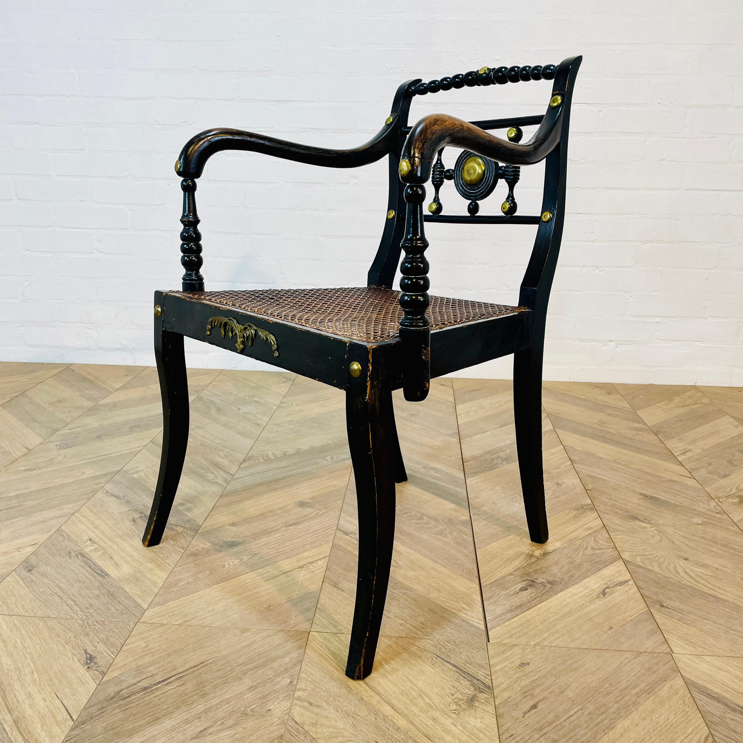 Ancienne chaise d'appoint en bergère ébonisée de style Regency anglais en vente 9