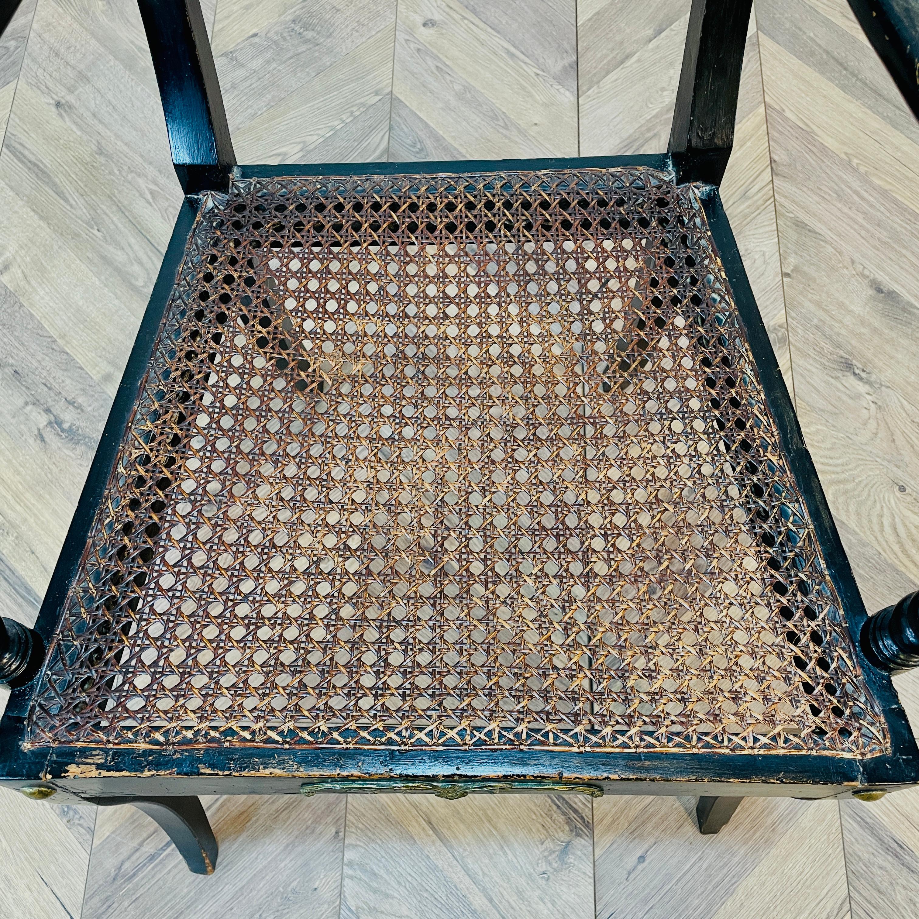Ancienne chaise d'appoint en bergère ébonisée de style Regency anglais en vente 12