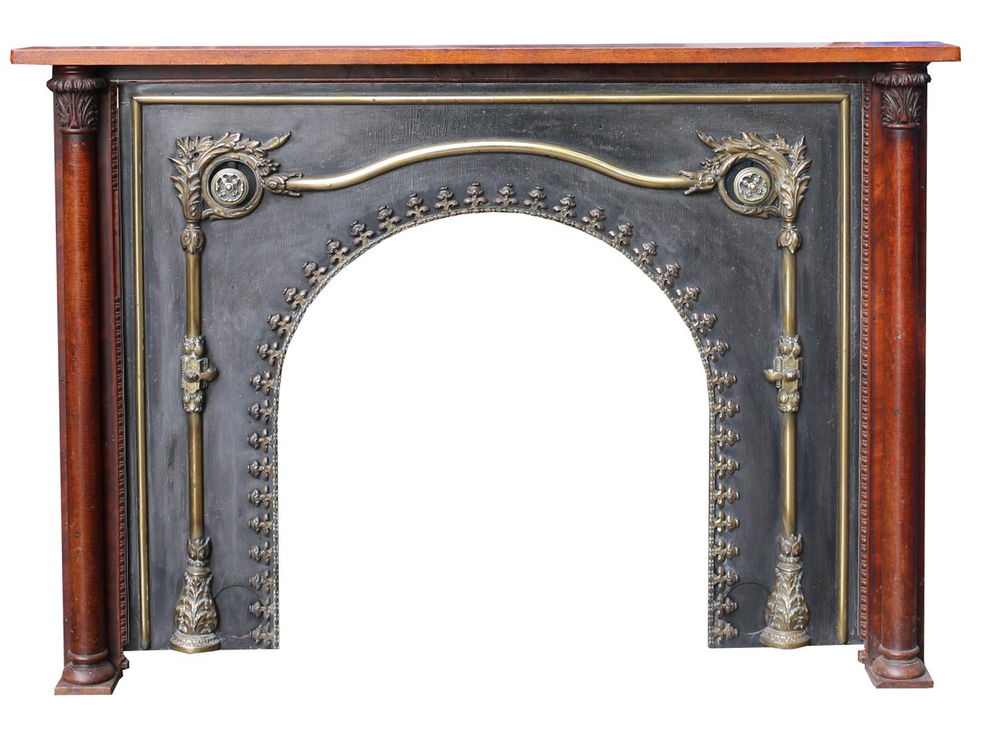 A simple mahogany surround with column jambs. Wrought Iron and cast brass insert with arched opening.

Additional dimensions:

Opening height 64 cm

Opening width 61 cm.