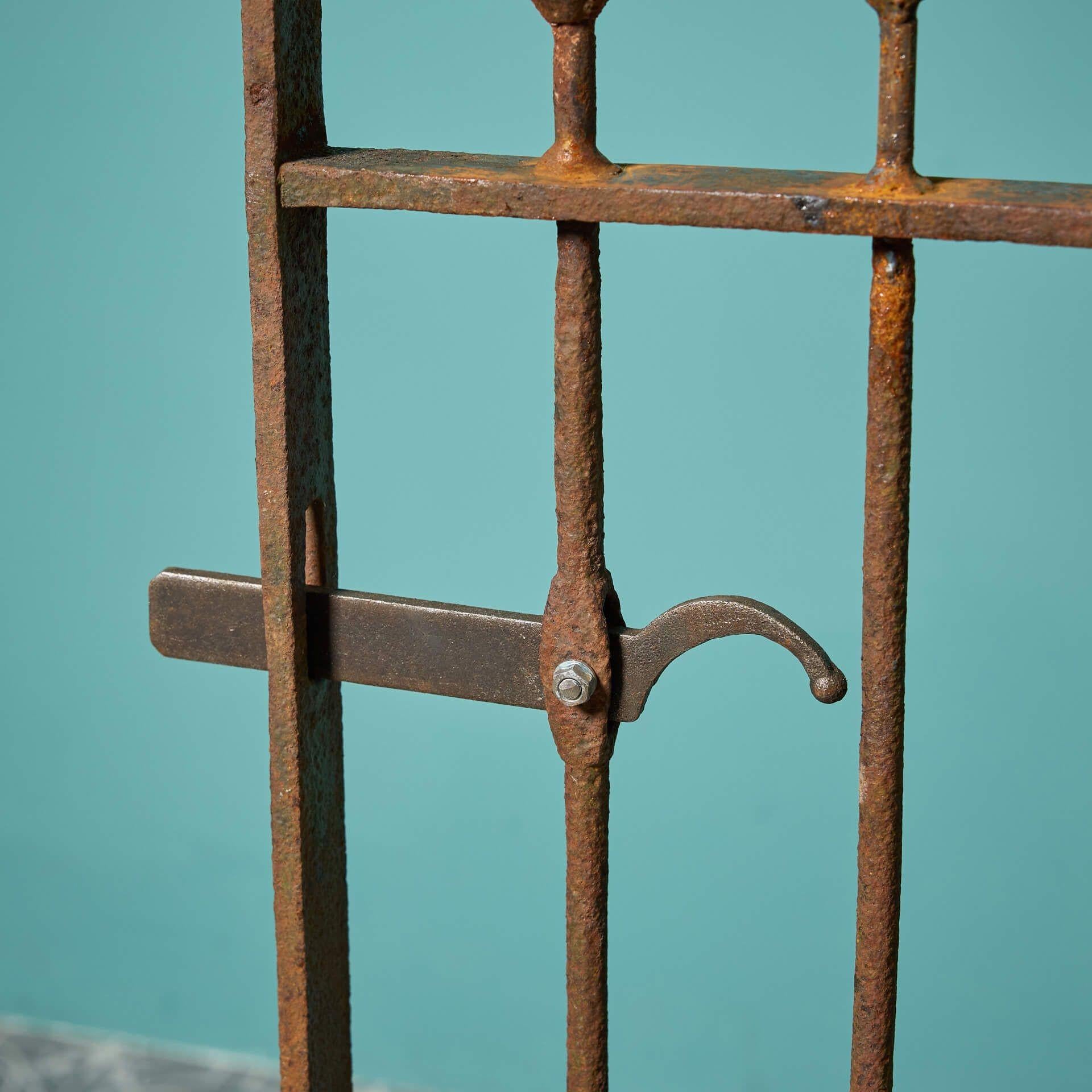 Antique English Regency Style Pedestrian Side Gate In Fair Condition For Sale In Wormelow, Herefordshire