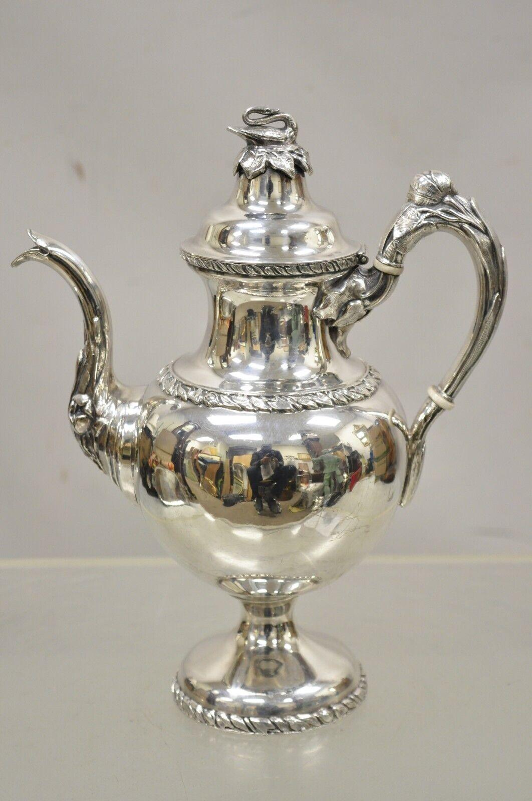 Antique Anglais Regency Swan Finial Silver Plated Tea Pot Set, 3 Pc Set Bon état - En vente à Philadelphia, PA