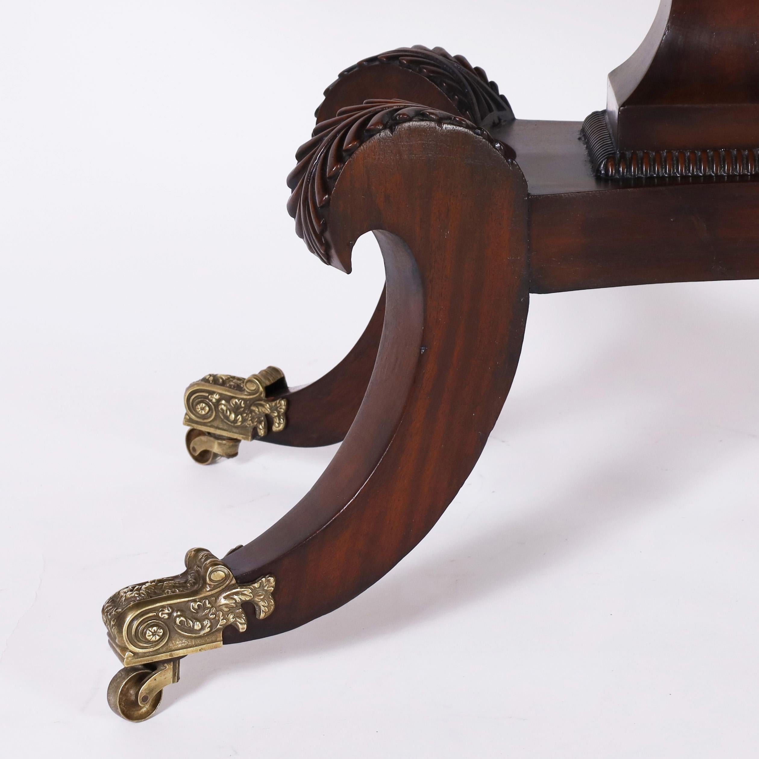 Acajou Ancienne table anglaise Regency à plateau basculant en vente