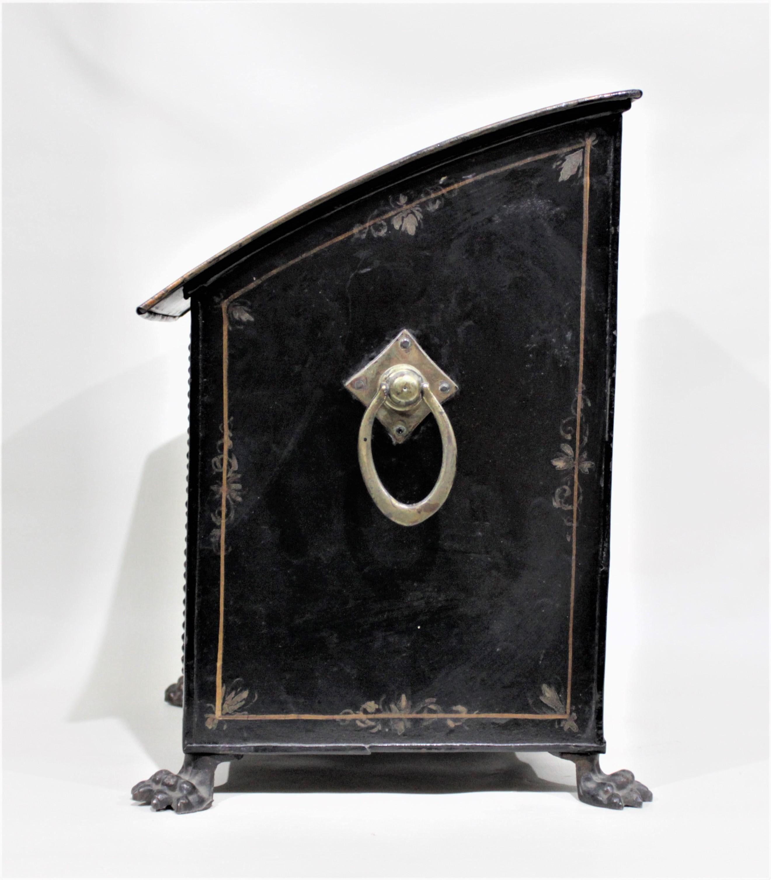 Regency Antique boîte à charbon ou sceau à charbon sur pied de style Régence anglais avec poignées en laiton en vente