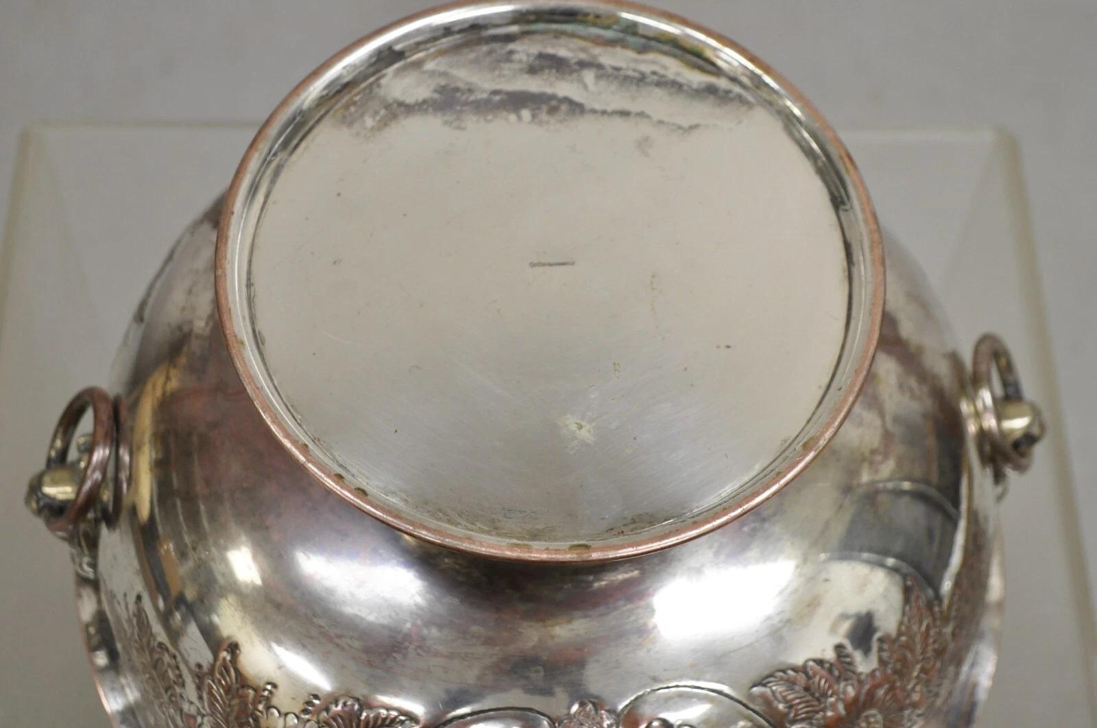 Antiguo cubo de hielo inglés de la Regencia Victoriana Floral Repousse Lion Punch Bowl en venta 4