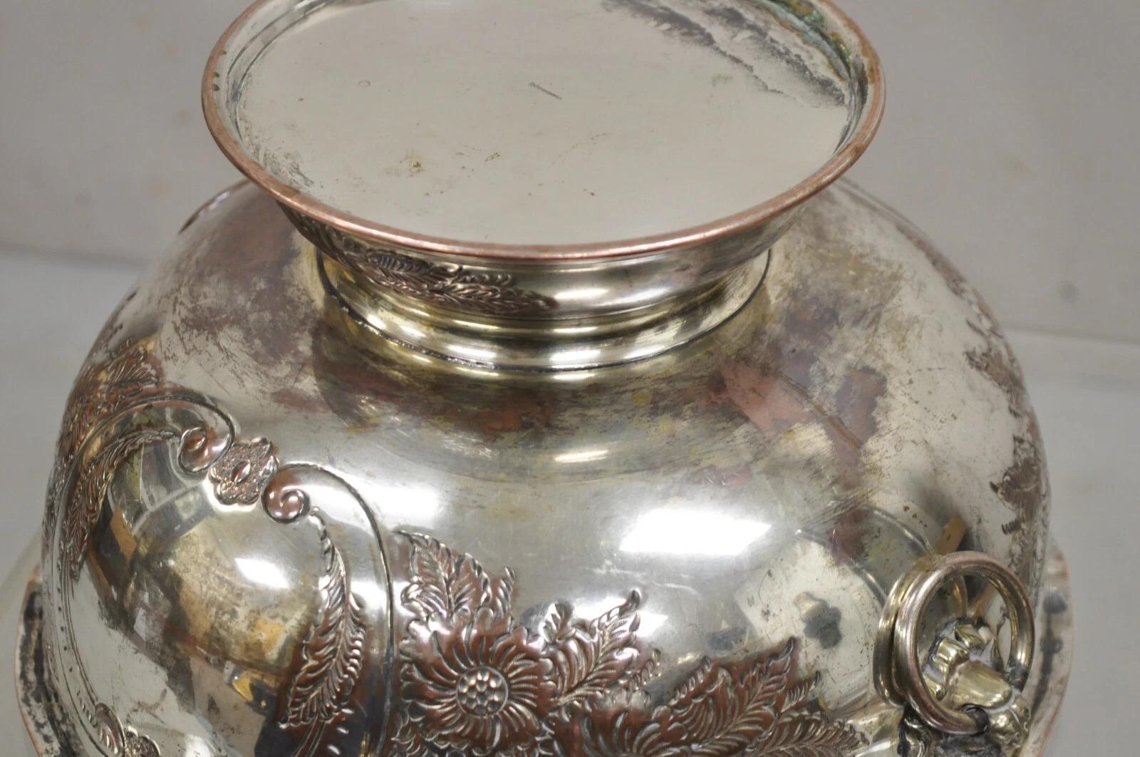 Antiguo cubo de hielo inglés de la Regencia Victoriana Floral Repousse Lion Punch Bowl en venta 5