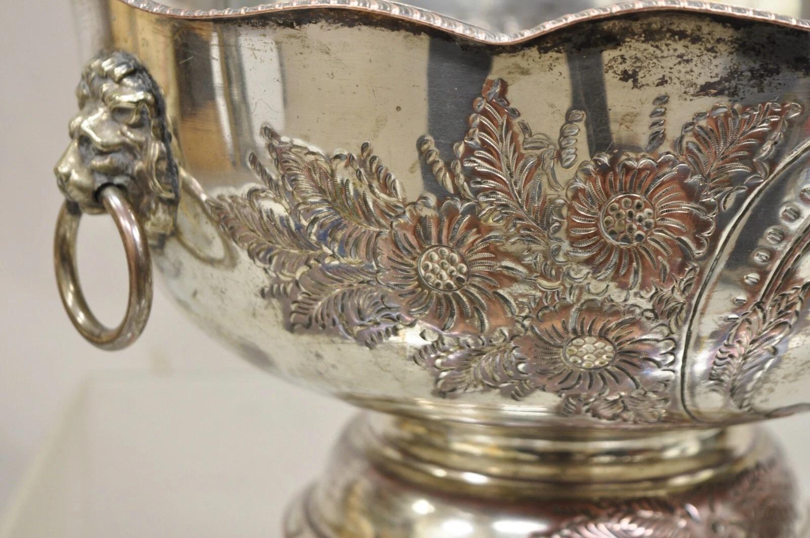 Antiguo cubo de hielo inglés de la Regencia Victoriana Floral Repousse Lion Punch Bowl Desconocido en venta