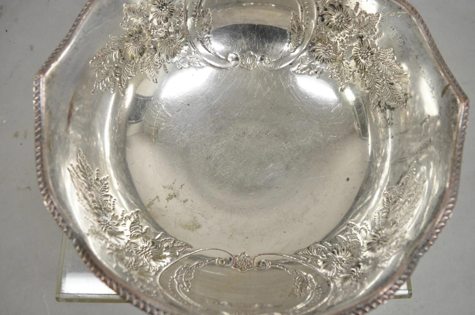 Antiguo cubo de hielo inglés de la Regencia Victoriana Floral Repousse Lion Punch Bowl en venta 1