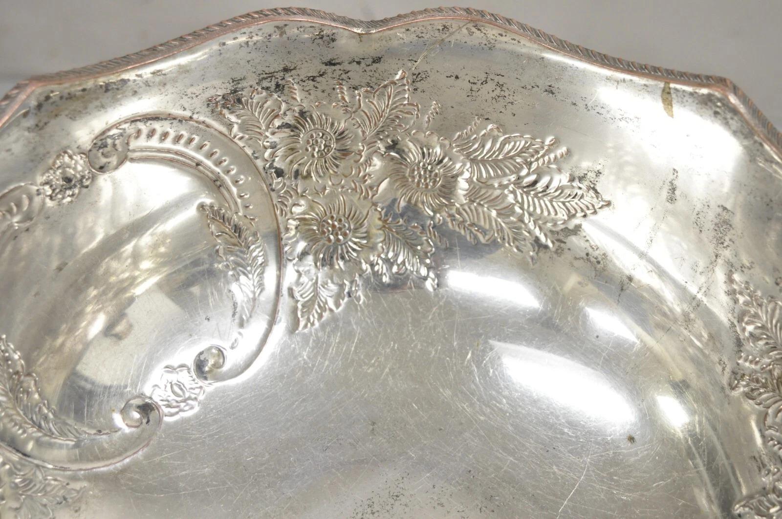 Antiguo cubo de hielo inglés de la Regencia Victoriana Floral Repousse Lion Punch Bowl en venta 3