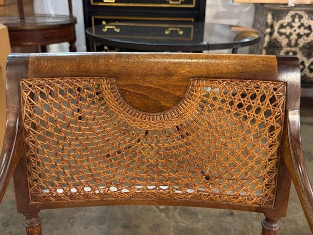 Fauteuil ancien en noyer et canne de style Régence anglaise Bon état - En vente à Dallas, TX