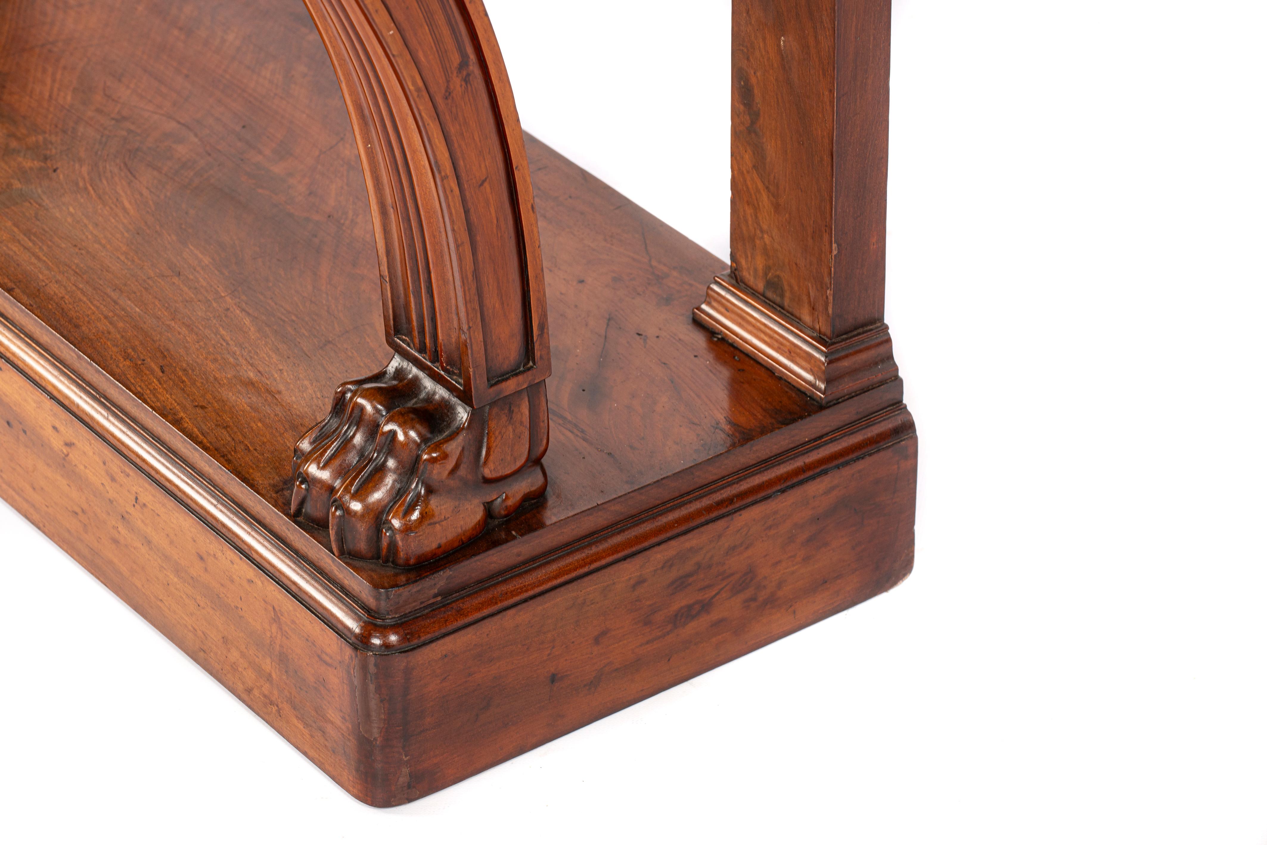 Consola o aparador de pedestal de caoba marrón cálido de la antigua Regencia inglesa en venta 4