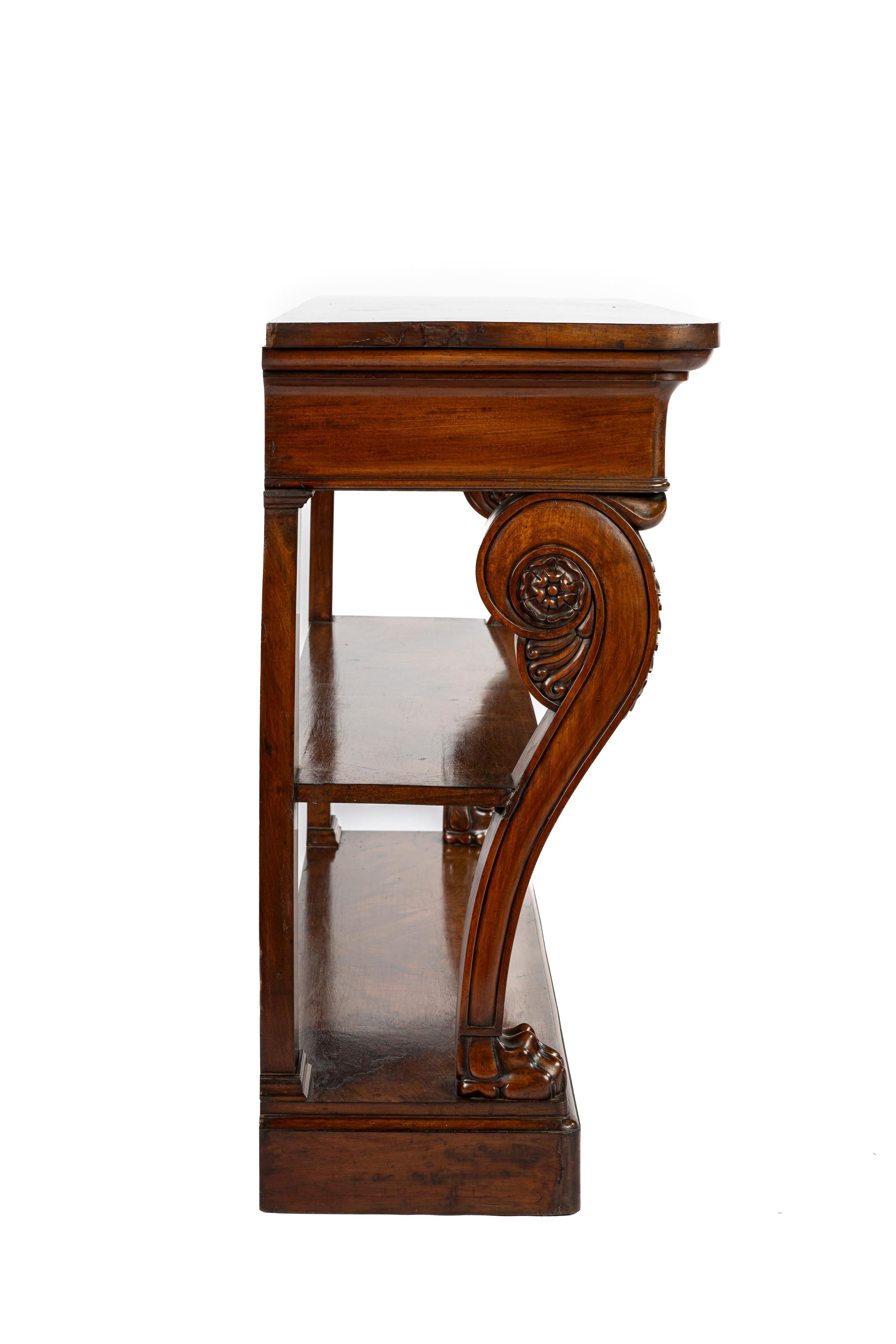 Consola o aparador de pedestal de caoba marrón cálido de la antigua Regencia inglesa Lacado en venta