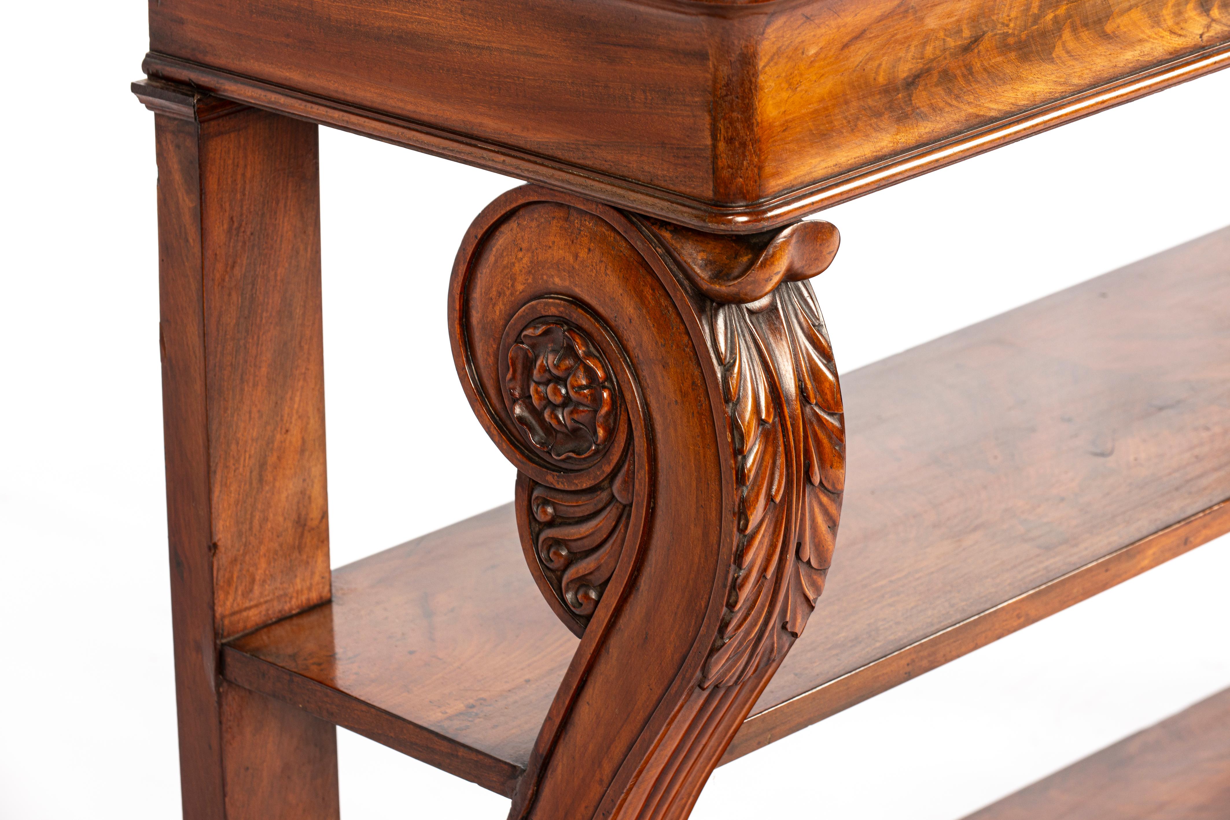 Consola o aparador de pedestal de caoba marrón cálido de la antigua Regencia inglesa en venta 1
