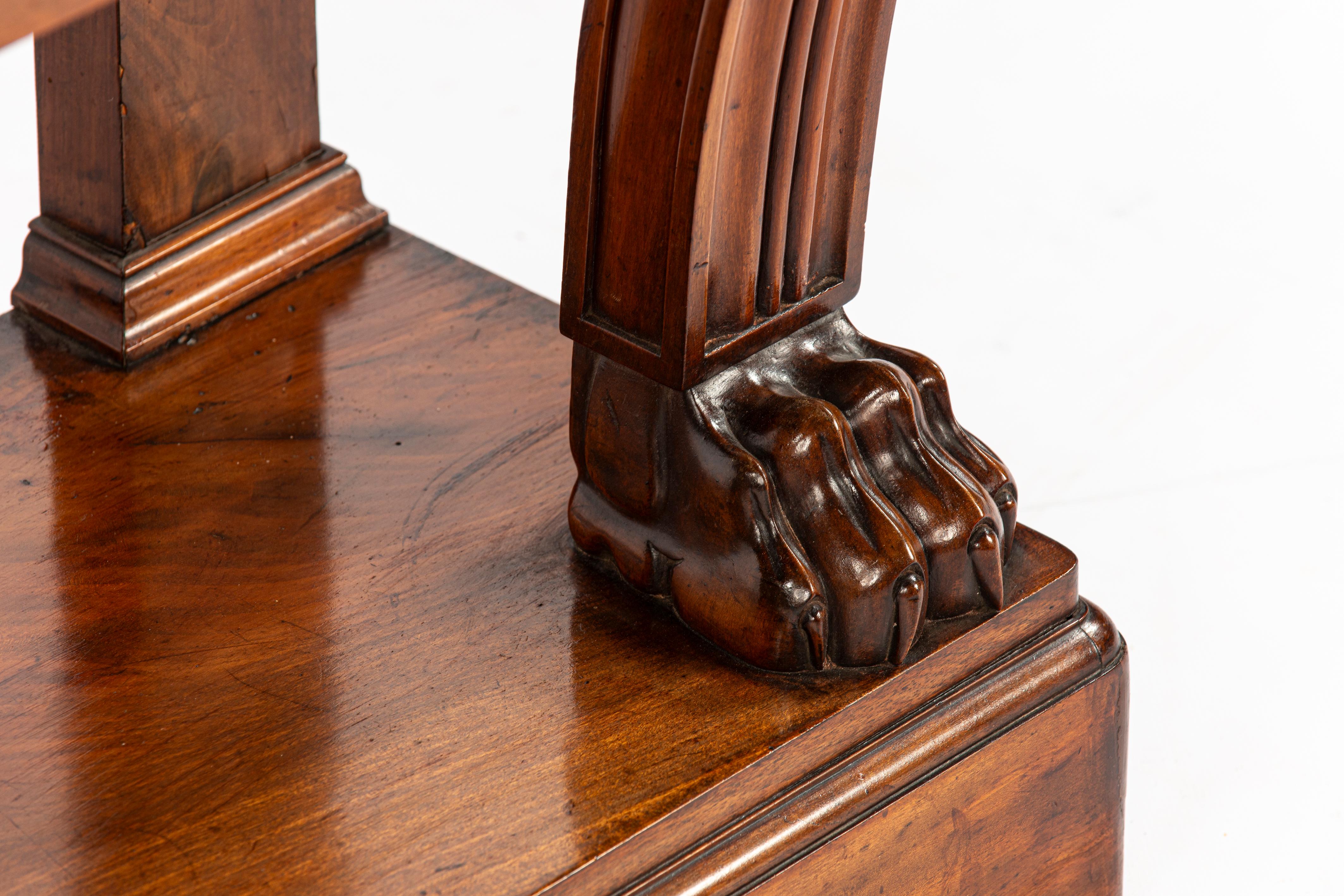 Consola o aparador de pedestal de caoba marrón cálido de la antigua Regencia inglesa en venta 2
