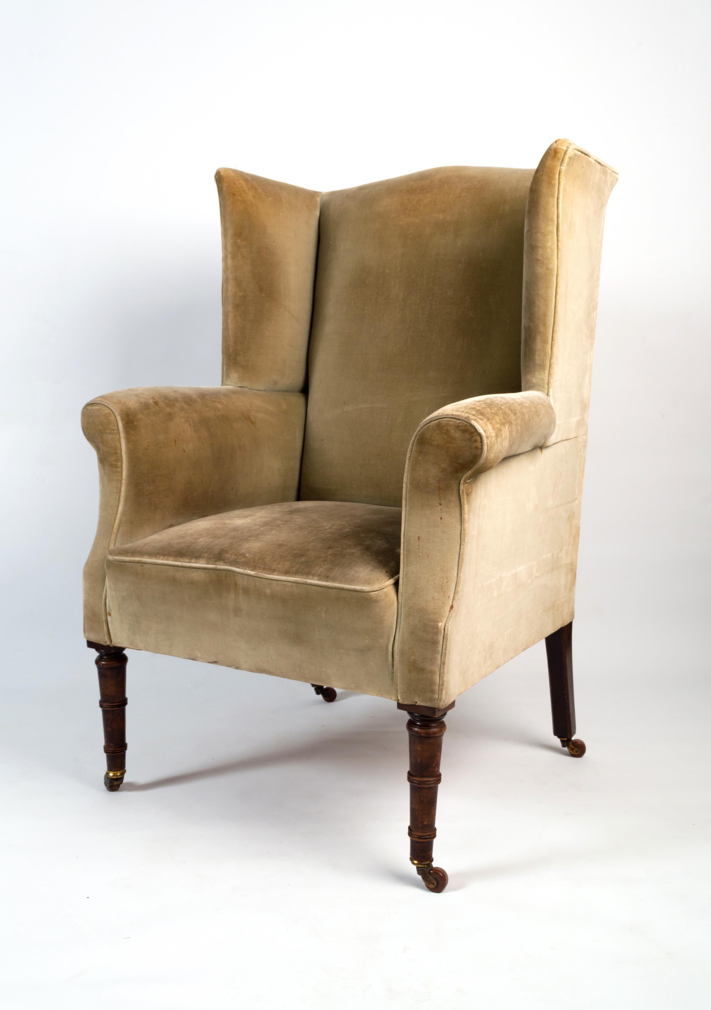 Antique English Regency Wing Armchair, circa 1820 In Good Condition For Sale In London, GB